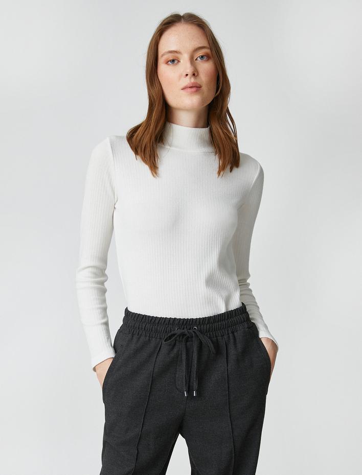  Koton X Şahika Ercümen - Ribanalı Balıkçı Yaka Basic Tişört