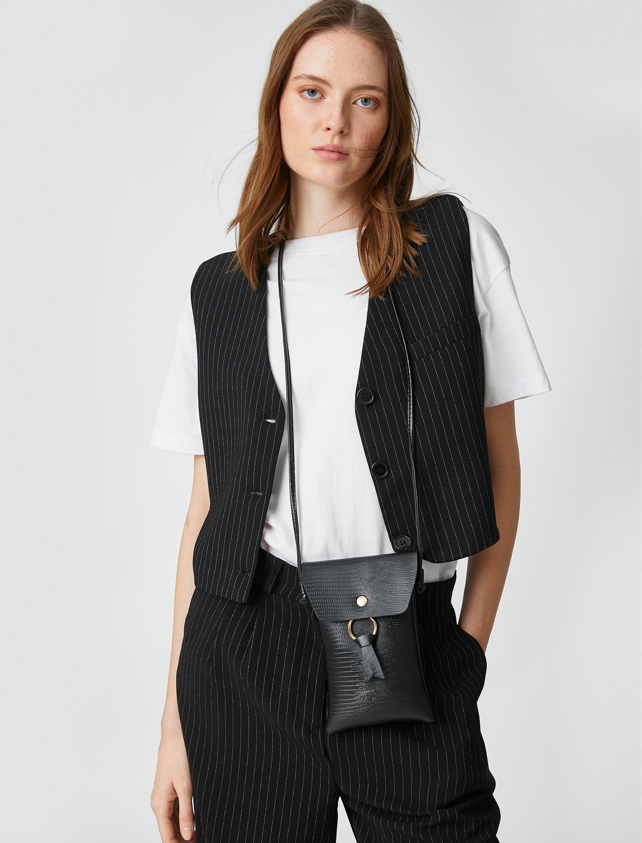  Kadın Cüzdan Çanta Askılı Metal Aksesuarlı Püskül Detaylı