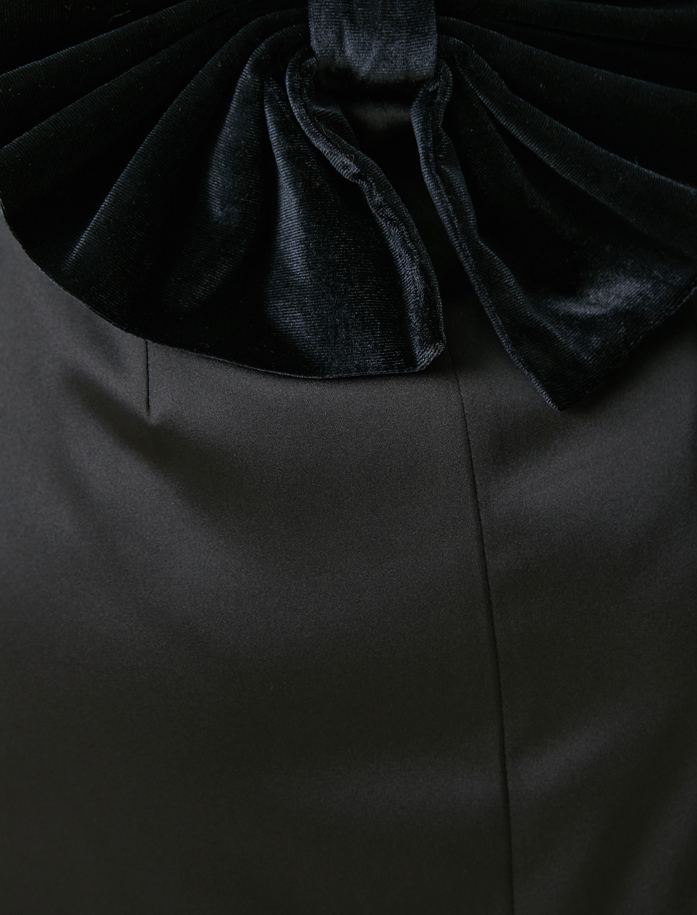 Sırtı Açık Fiyonk Detaylı Saten Mini Abiye Elbise