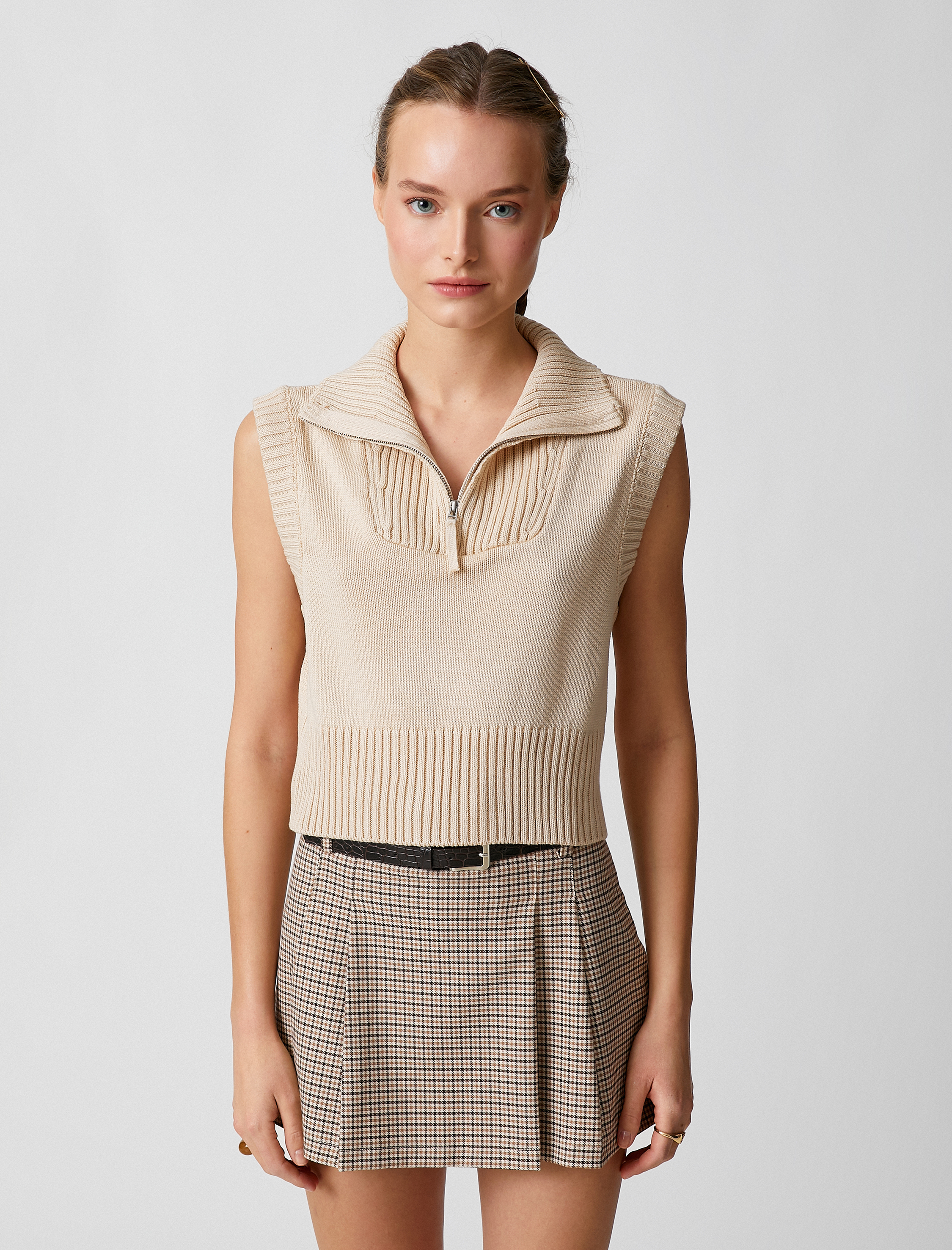   Crop Süveter Dik Yaka Yarım Fermuarlı Kolsuz Örgü