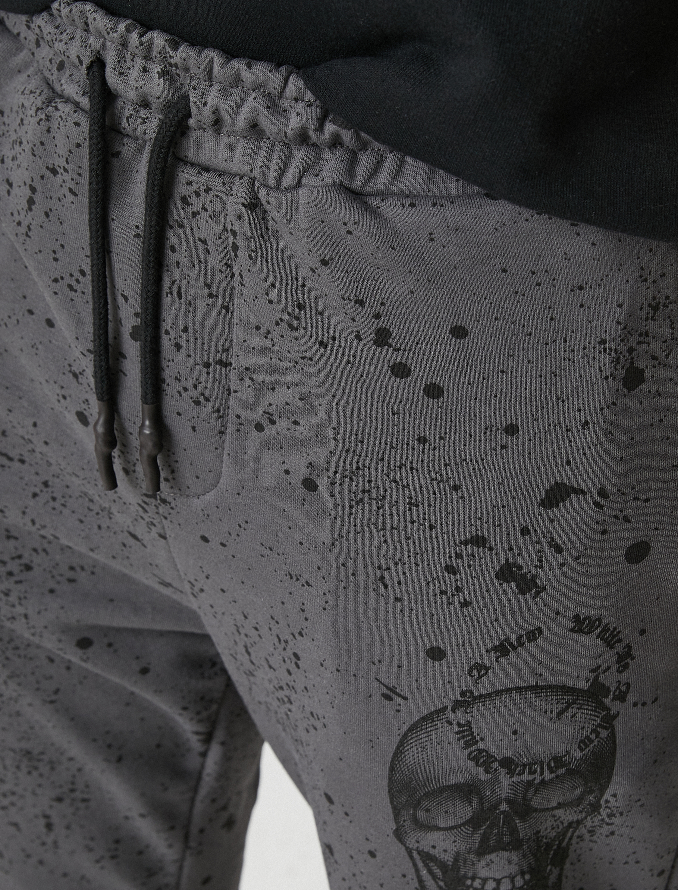   Jogger Eşofman Altı Kuru Kafa Baskılı Beli Bağcıklı Cepli Şardonlu