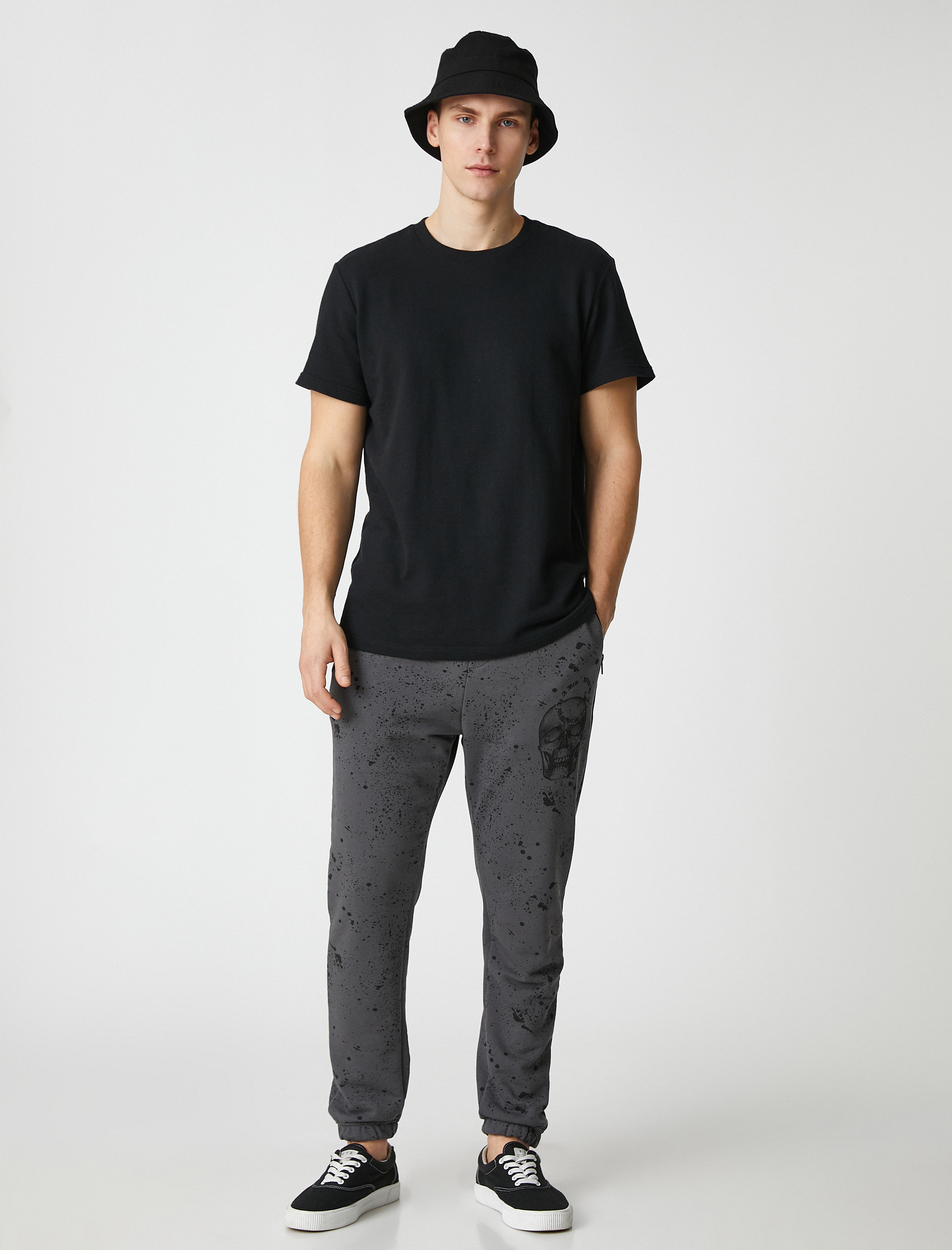   Jogger Eşofman Altı Kuru Kafa Baskılı Beli Bağcıklı Cepli Şardonlu