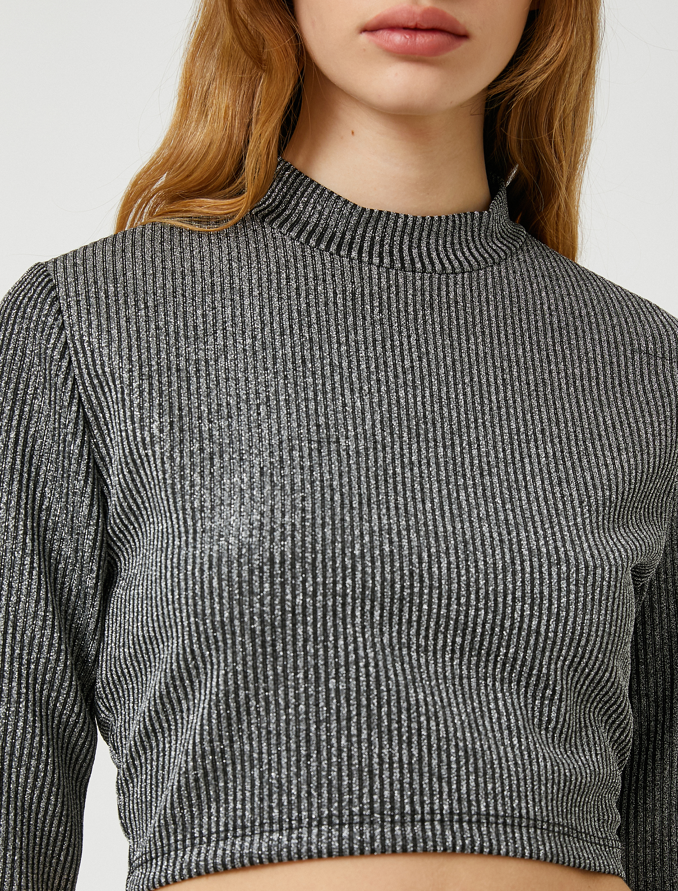   Crop Tişört Uzun Kollu Simli Arkası Fermuarlı Dik Yaka