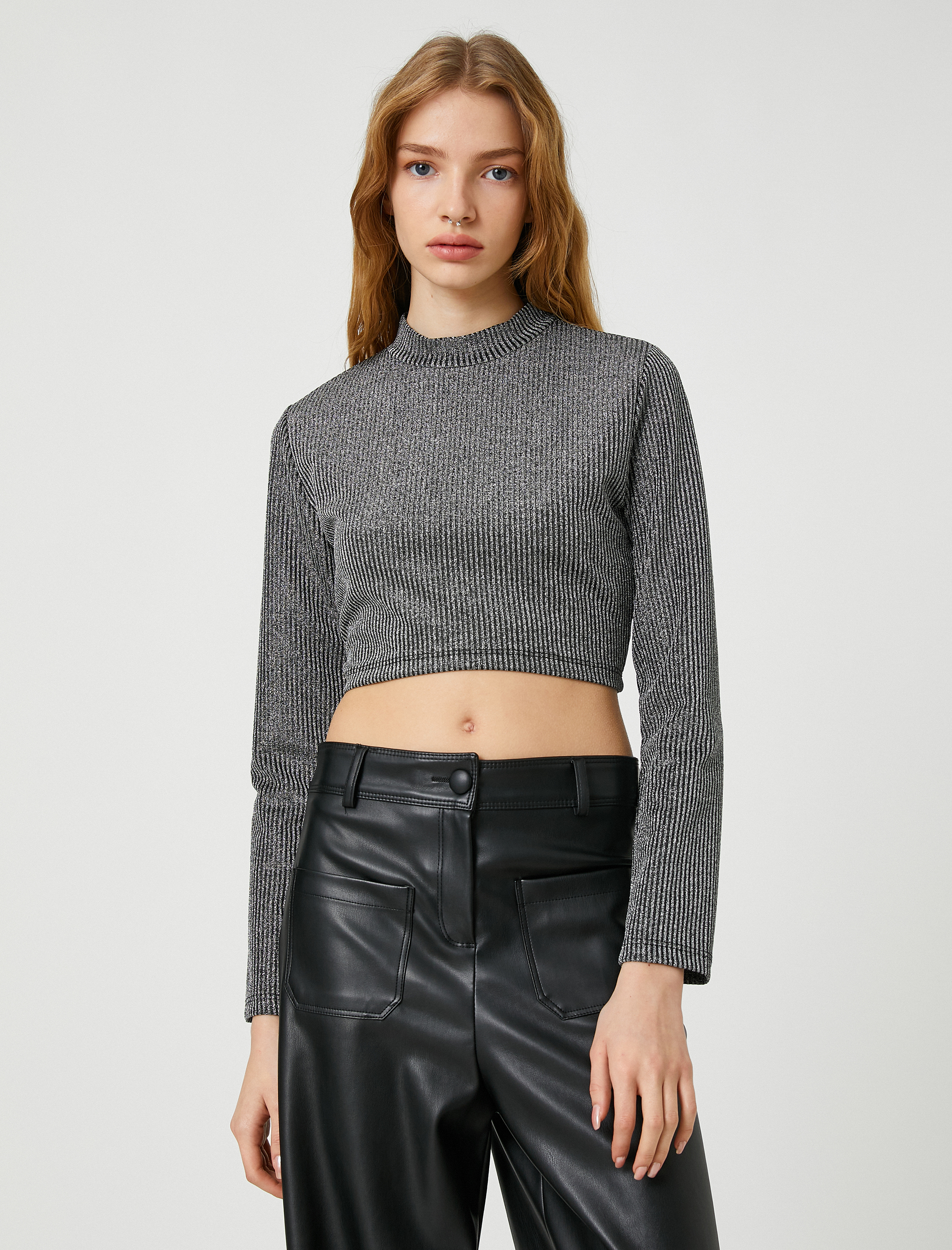   Crop Tişört Uzun Kollu Simli Arkası Fermuarlı Dik Yaka