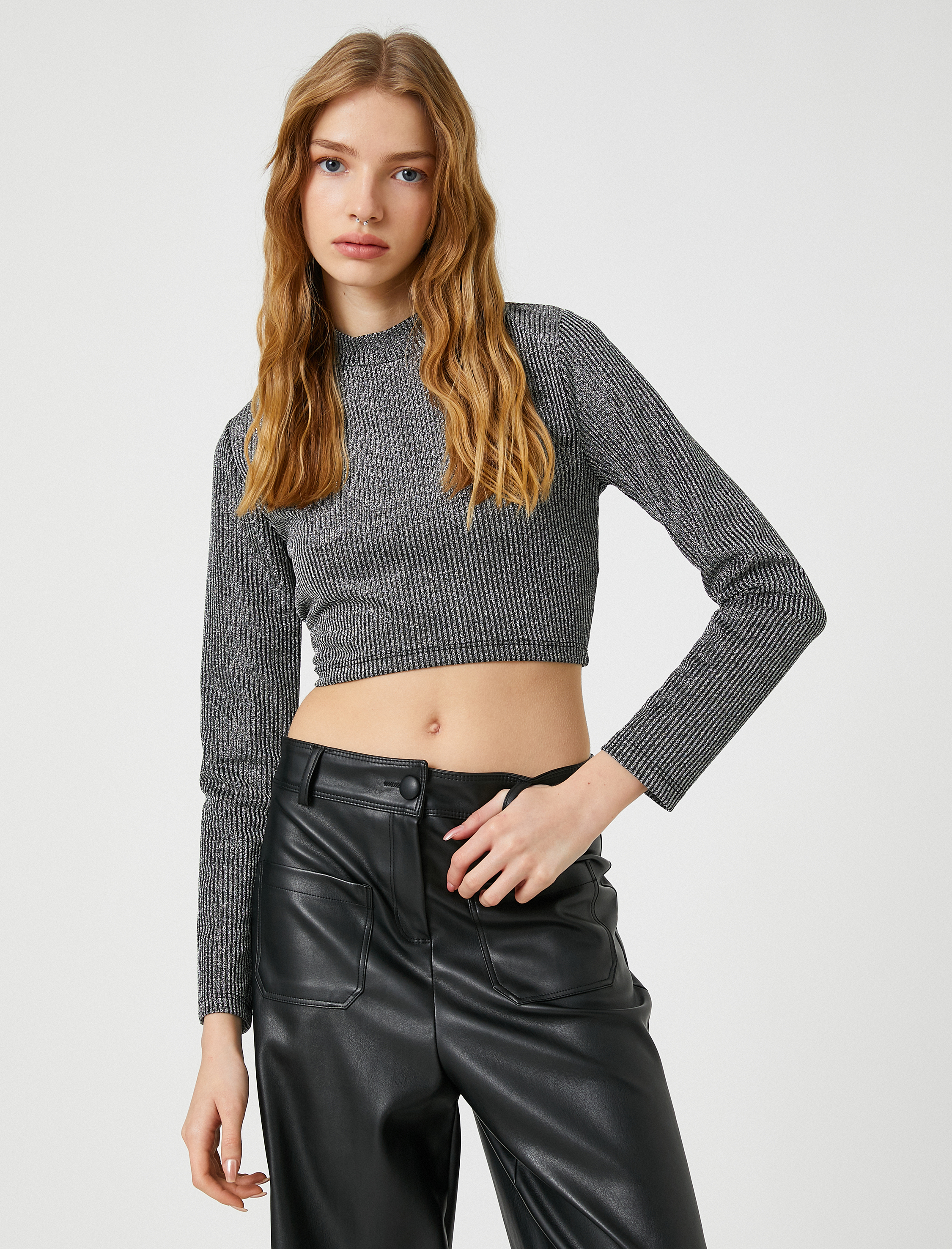   Crop Tişört Uzun Kollu Simli Arkası Fermuarlı Dik Yaka