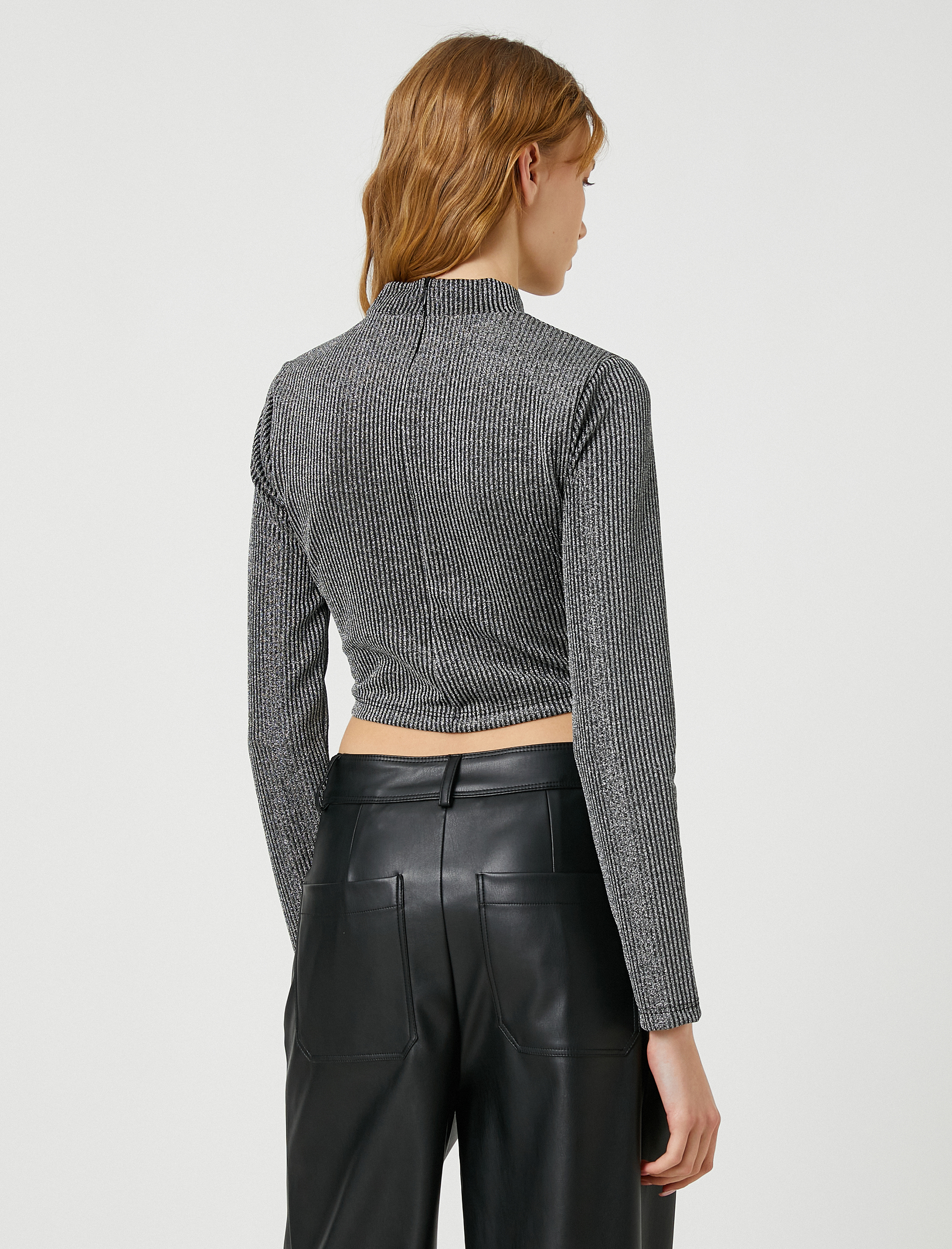   Crop Tişört Uzun Kollu Simli Arkası Fermuarlı Dik Yaka