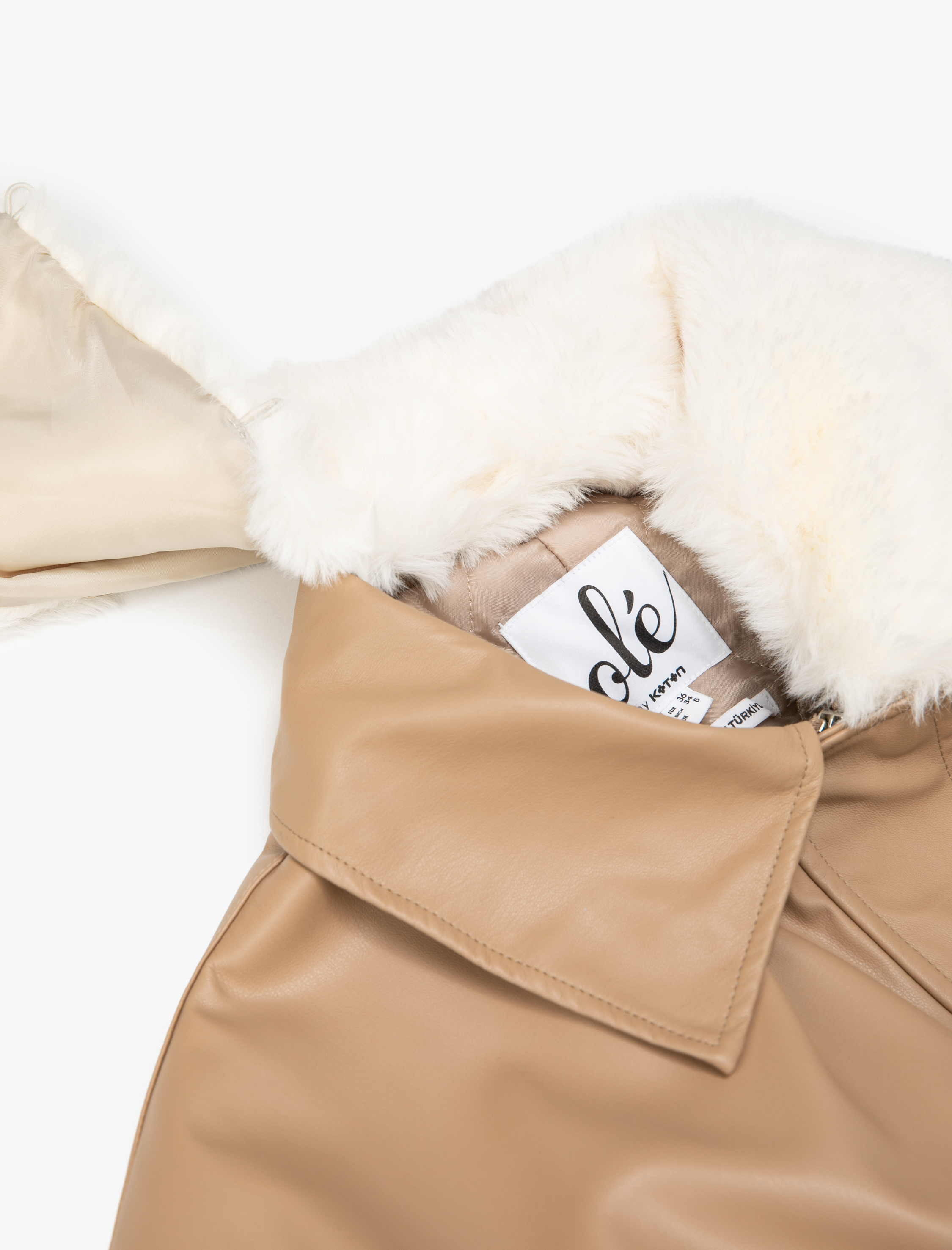   Deri Görünümlü Ceket Yakası Suni Kürklü Cep Detaylı