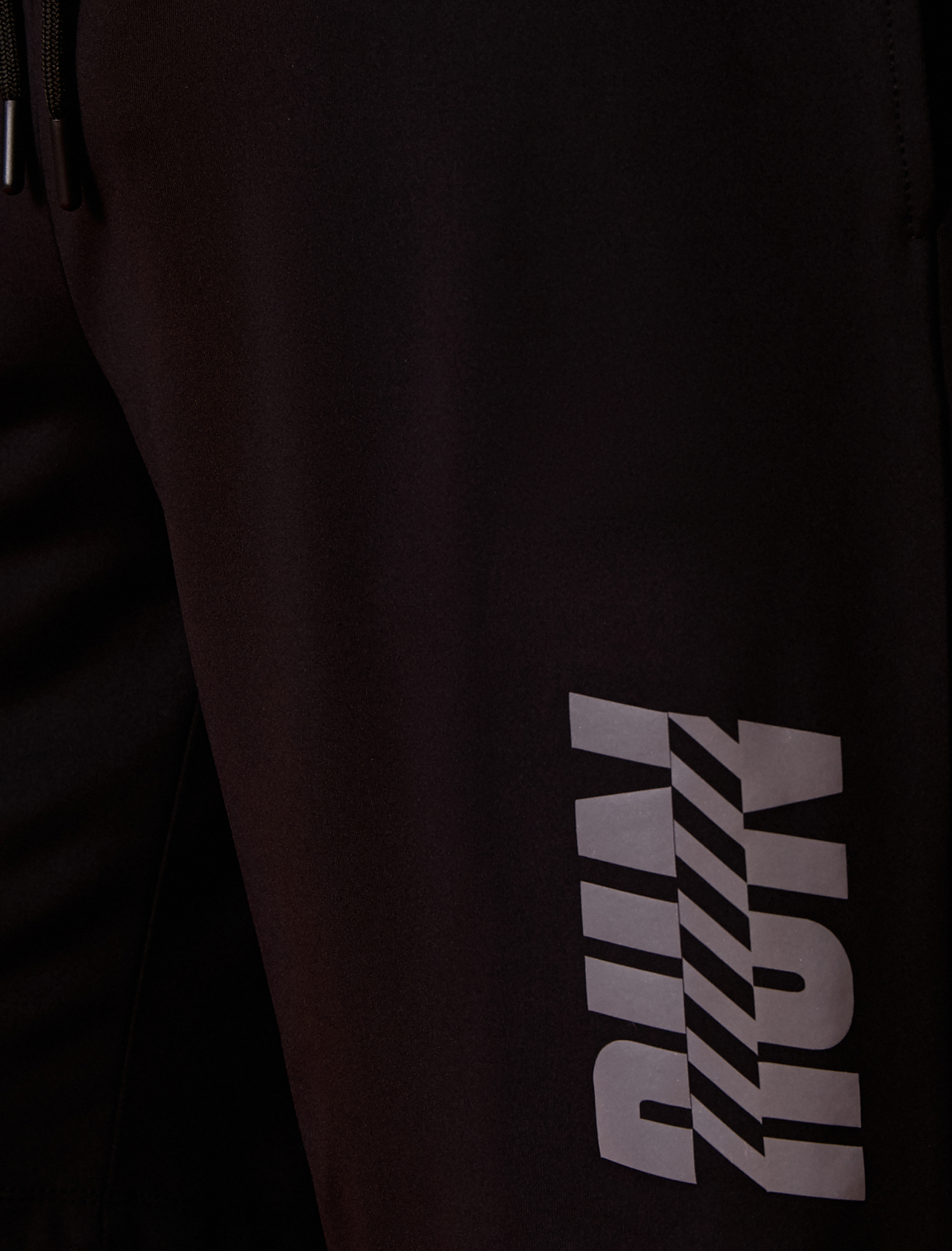   Spor Şort Beli Bağcıklı Slogan Baskılı Cep Detaylı