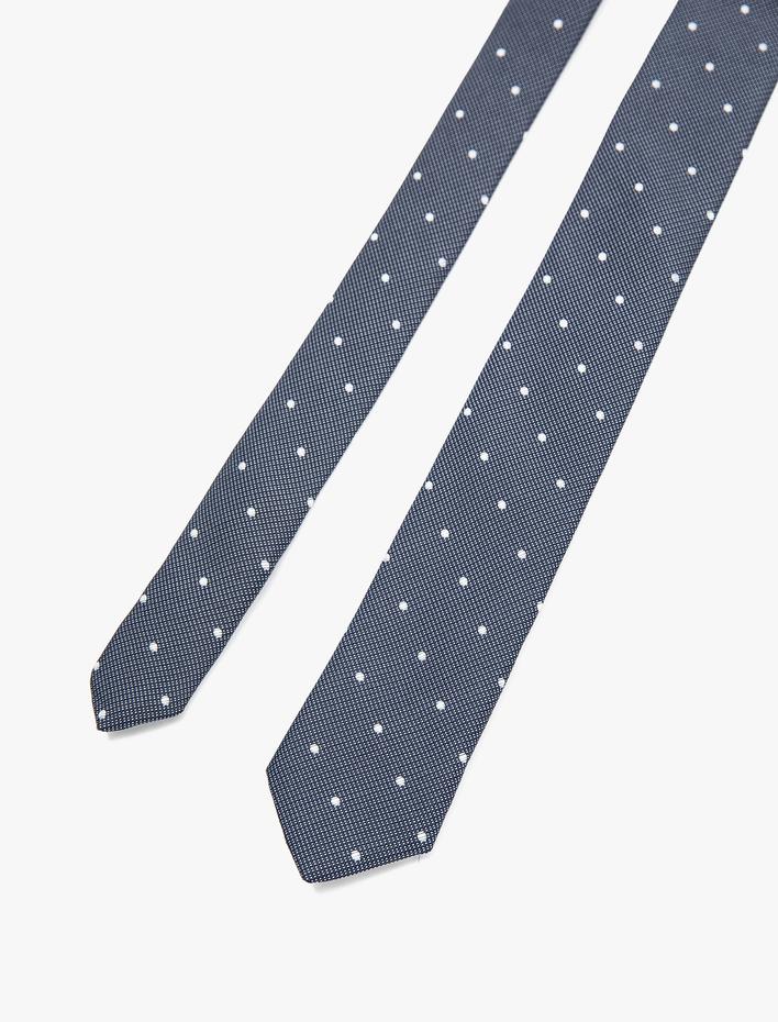  Minimal Puantiyeli Kravat