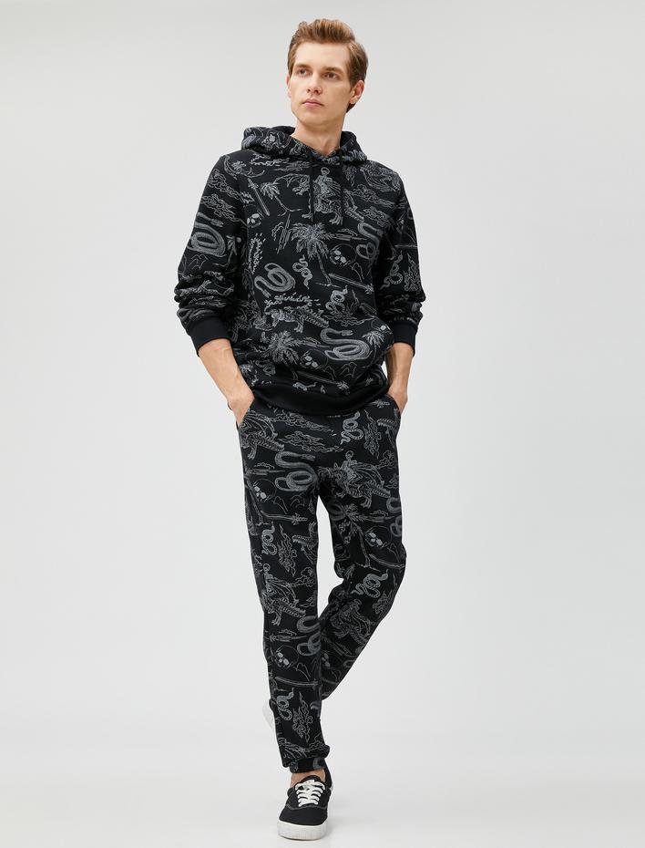  Kapşonlu Sweatshirt Kuru Kafa Baskılı Cep Detaylı Uzun Kollu