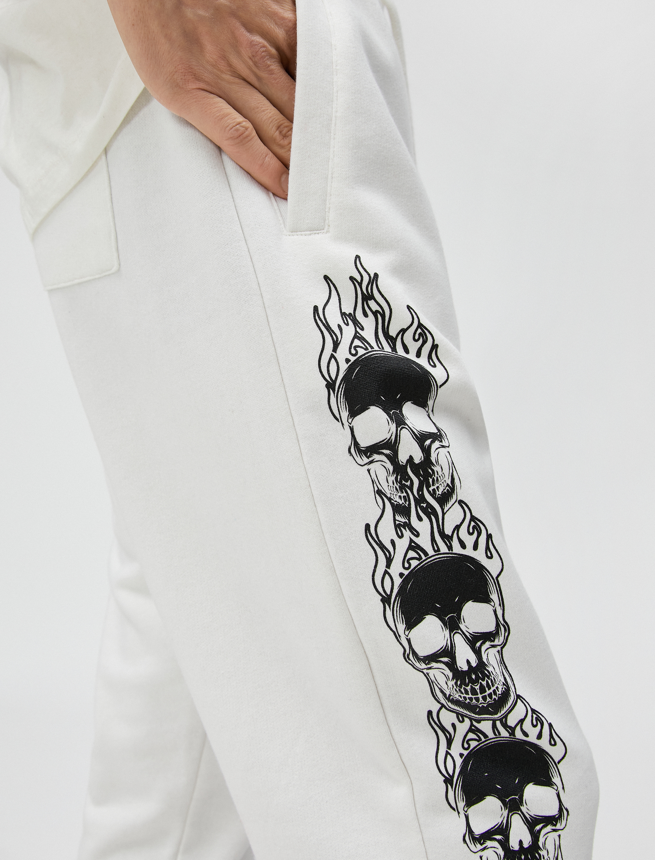   Jogger Eşofman Altı Kuru Kafa Baskılı Cepli Beli Bağcıklı Şardonlu