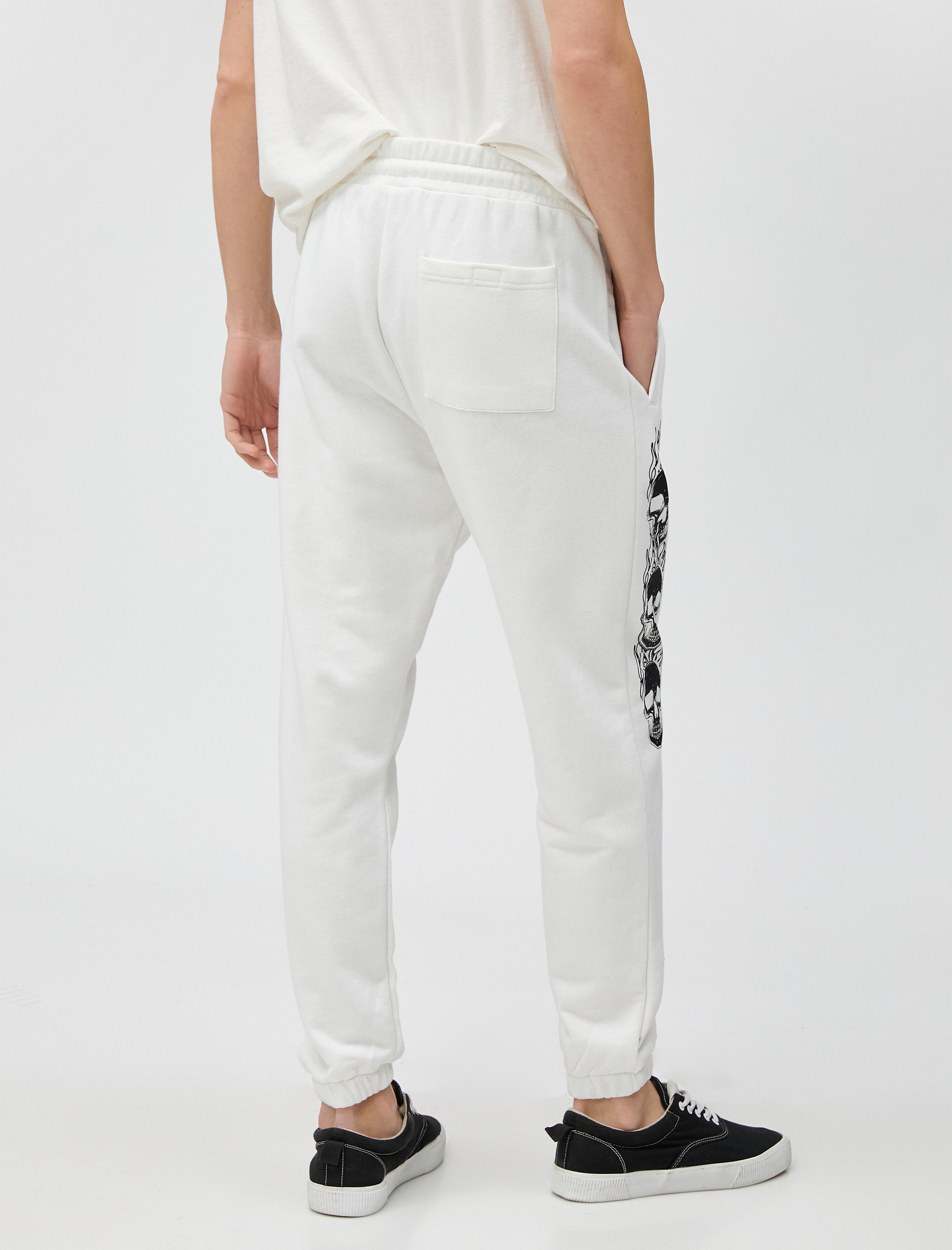   Jogger Eşofman Altı Kuru Kafa Baskılı Cepli Beli Bağcıklı Şardonlu