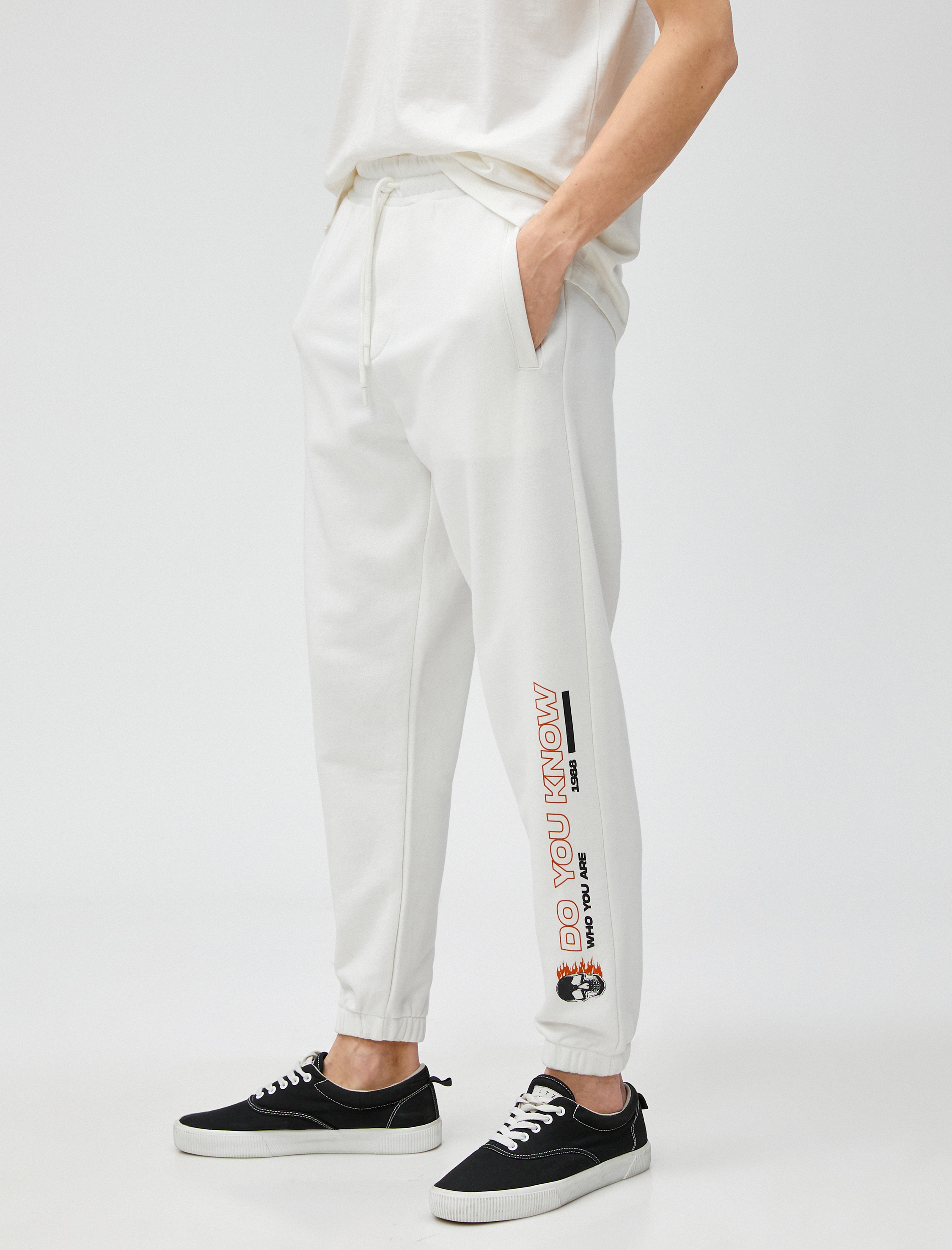   Jogger Eşofman Altı Kuru Kafa Baskılı Cepli Beli Bağcıklı Şardonlu