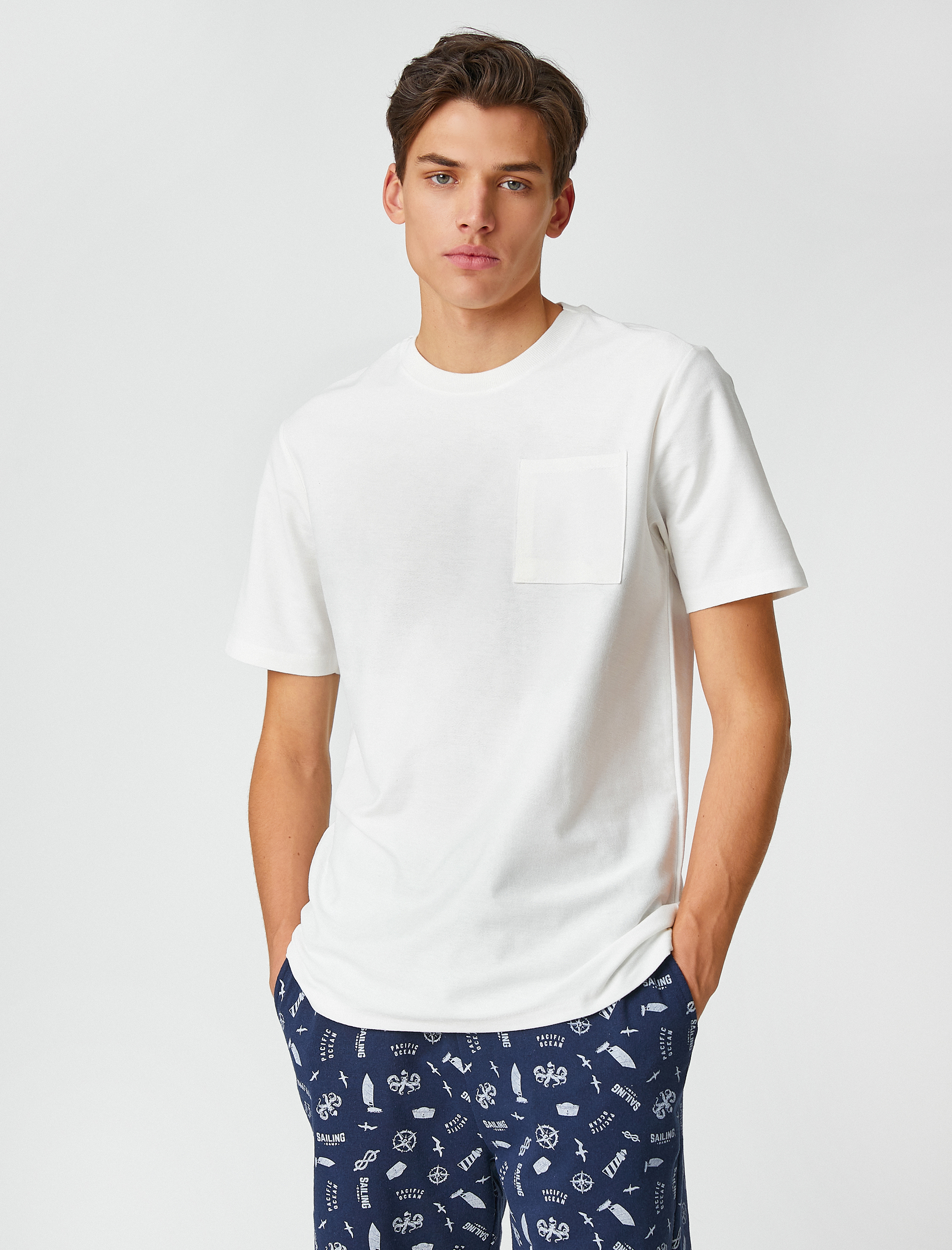   Basic Tişört Cep Detaylı Bisiklet Yaka Kısa Kollu Pamuklu