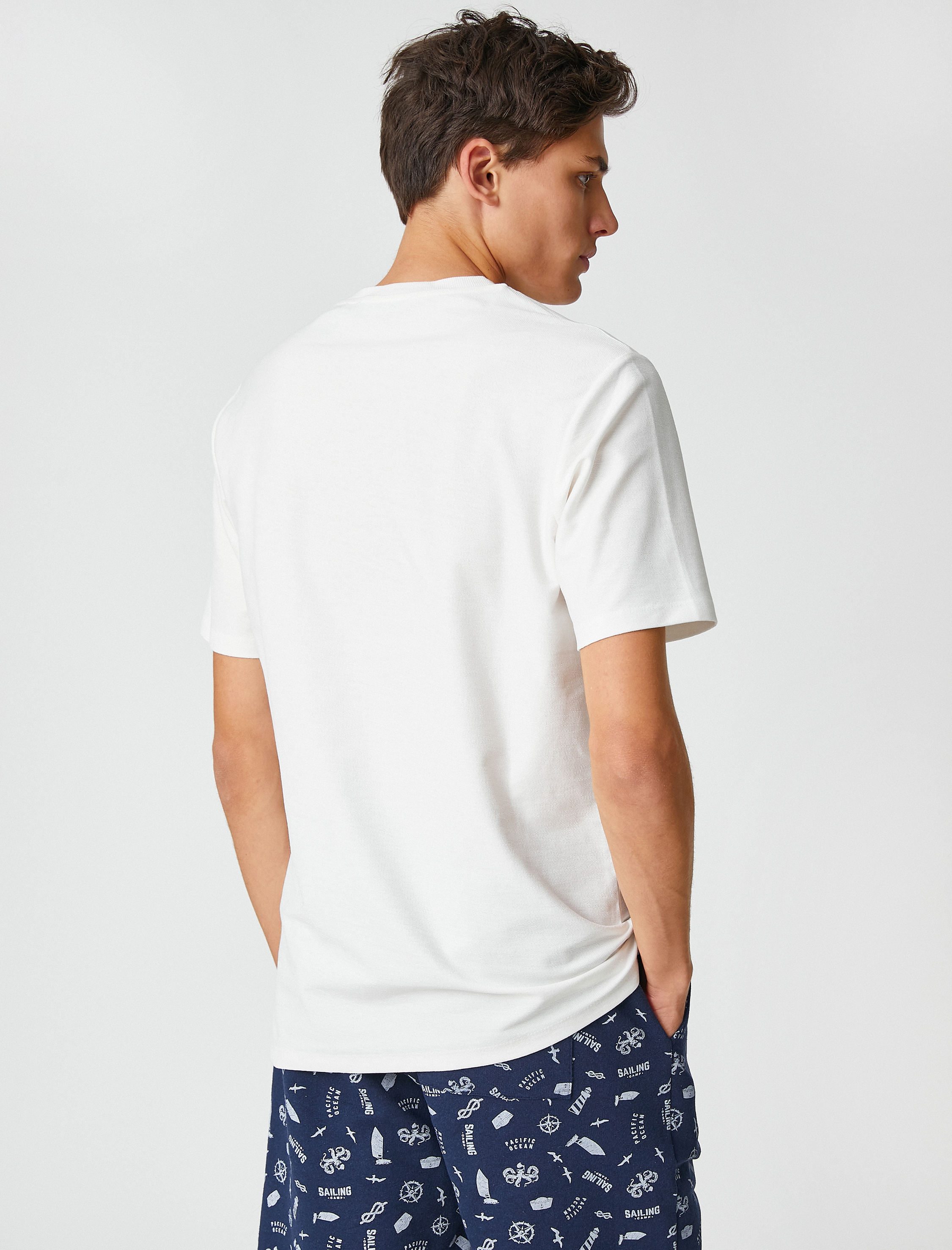   Basic Tişört Cep Detaylı Bisiklet Yaka Kısa Kollu Pamuklu