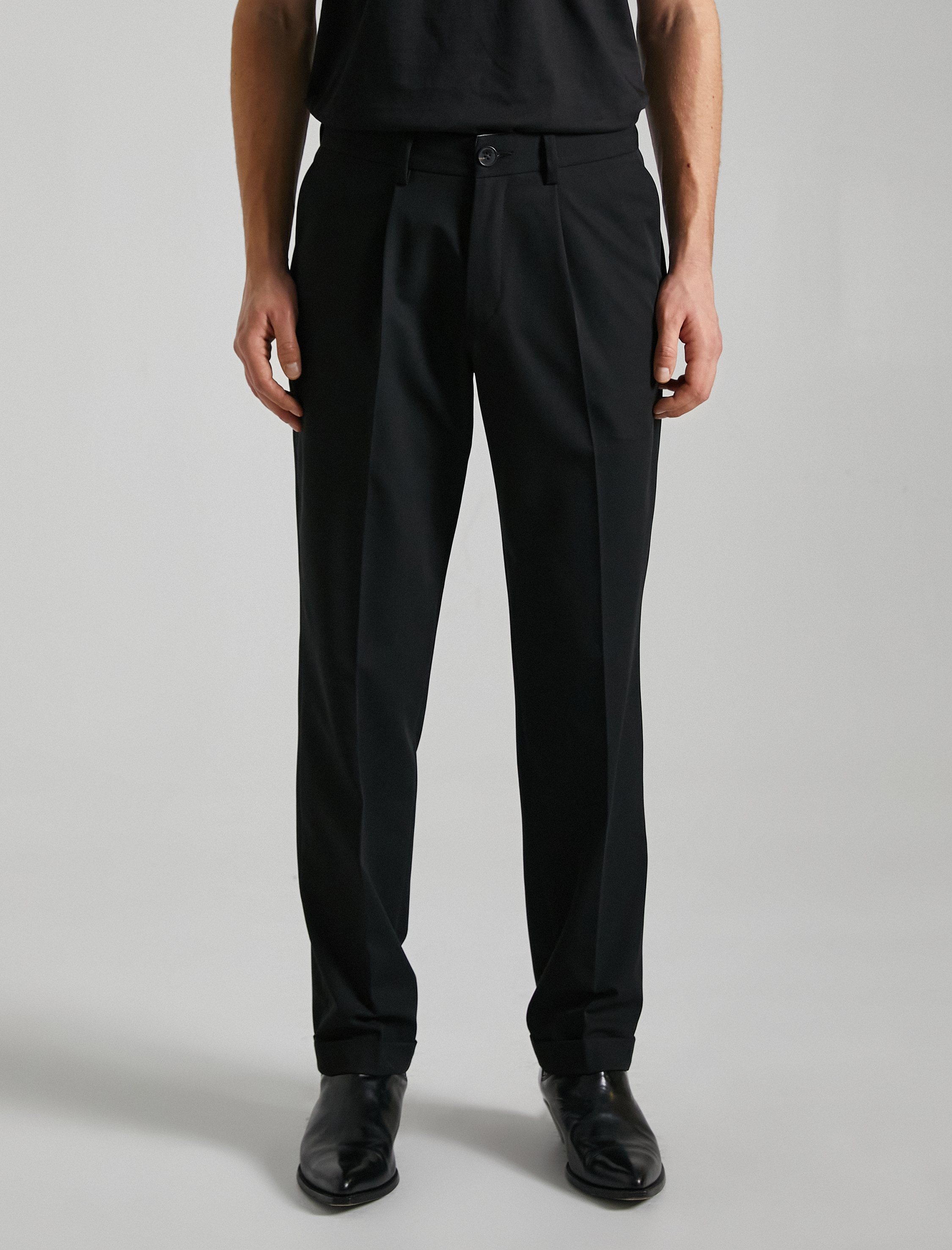   Pileli Pantolon Düğme Detaylı Cepli