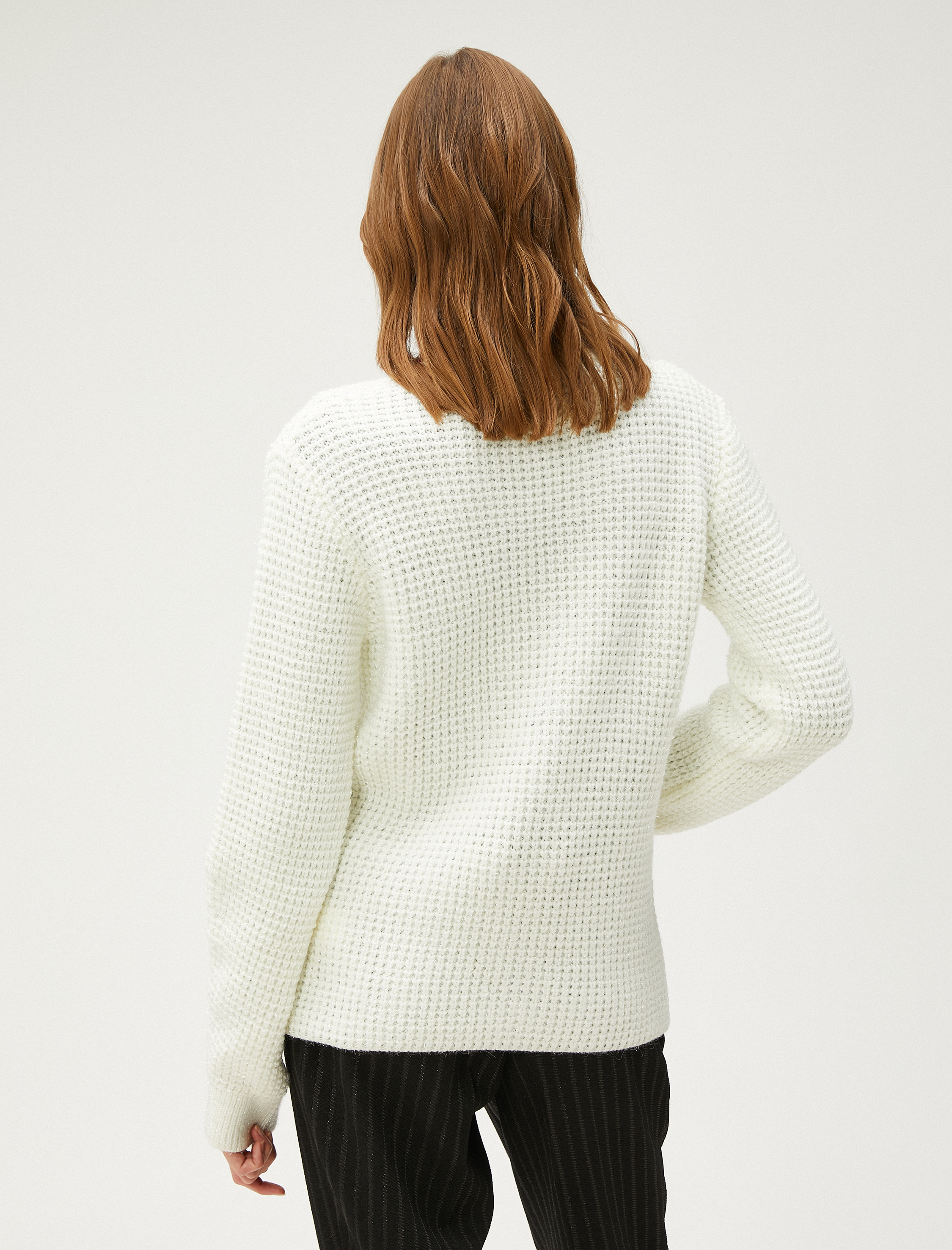   Melis Ağazat X Koton - Düğme Detaylı V Yaka Cepli Örgü Hırka