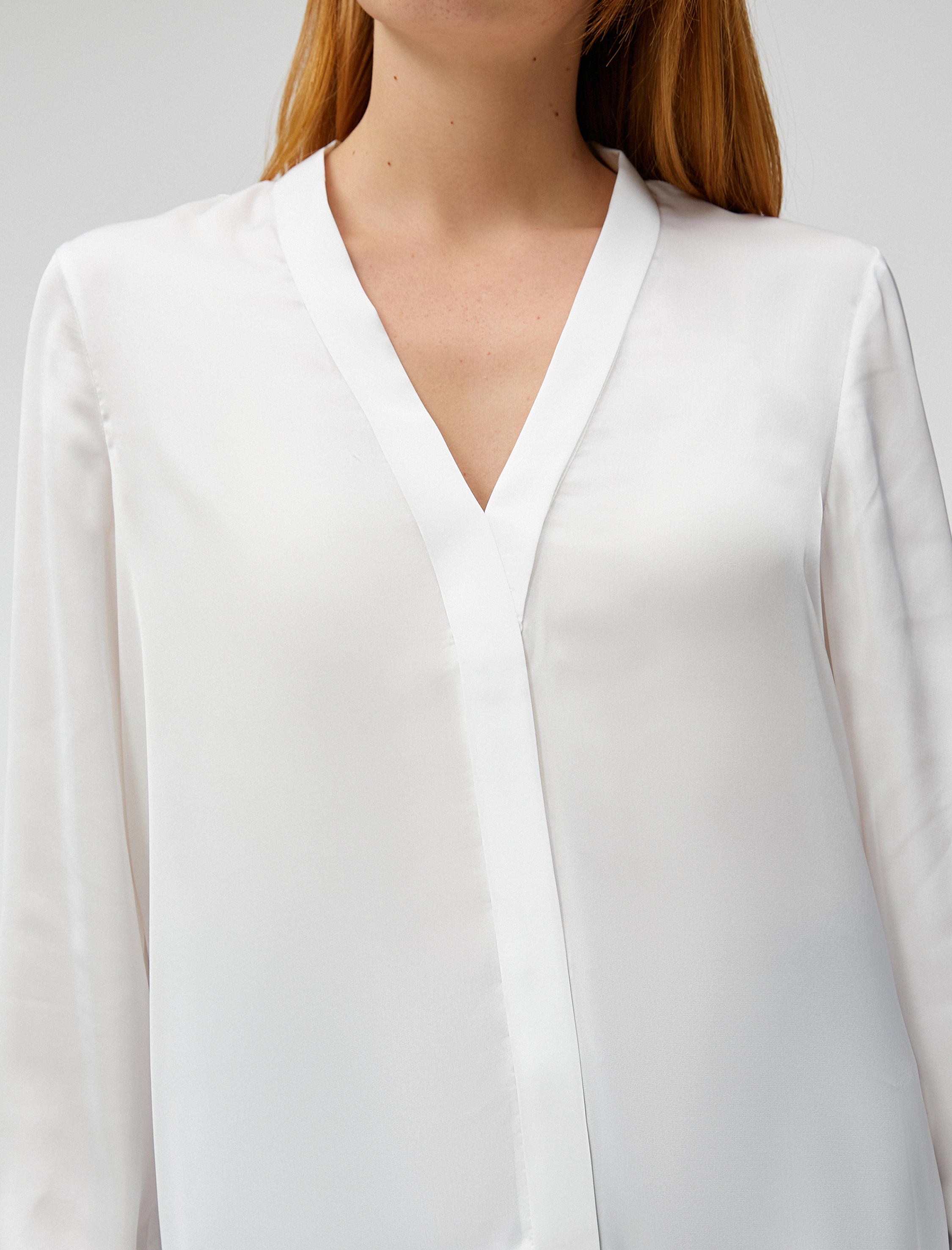   V Yaka Bluz Biye Detaylı Uzun Kollu