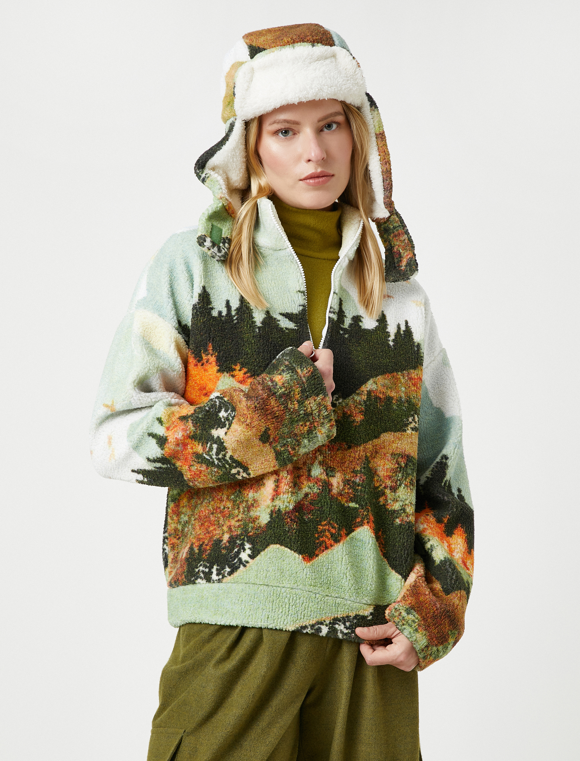   Koton X Şahika Ercümen - Doğa Temalı Peluş Sweatshirt