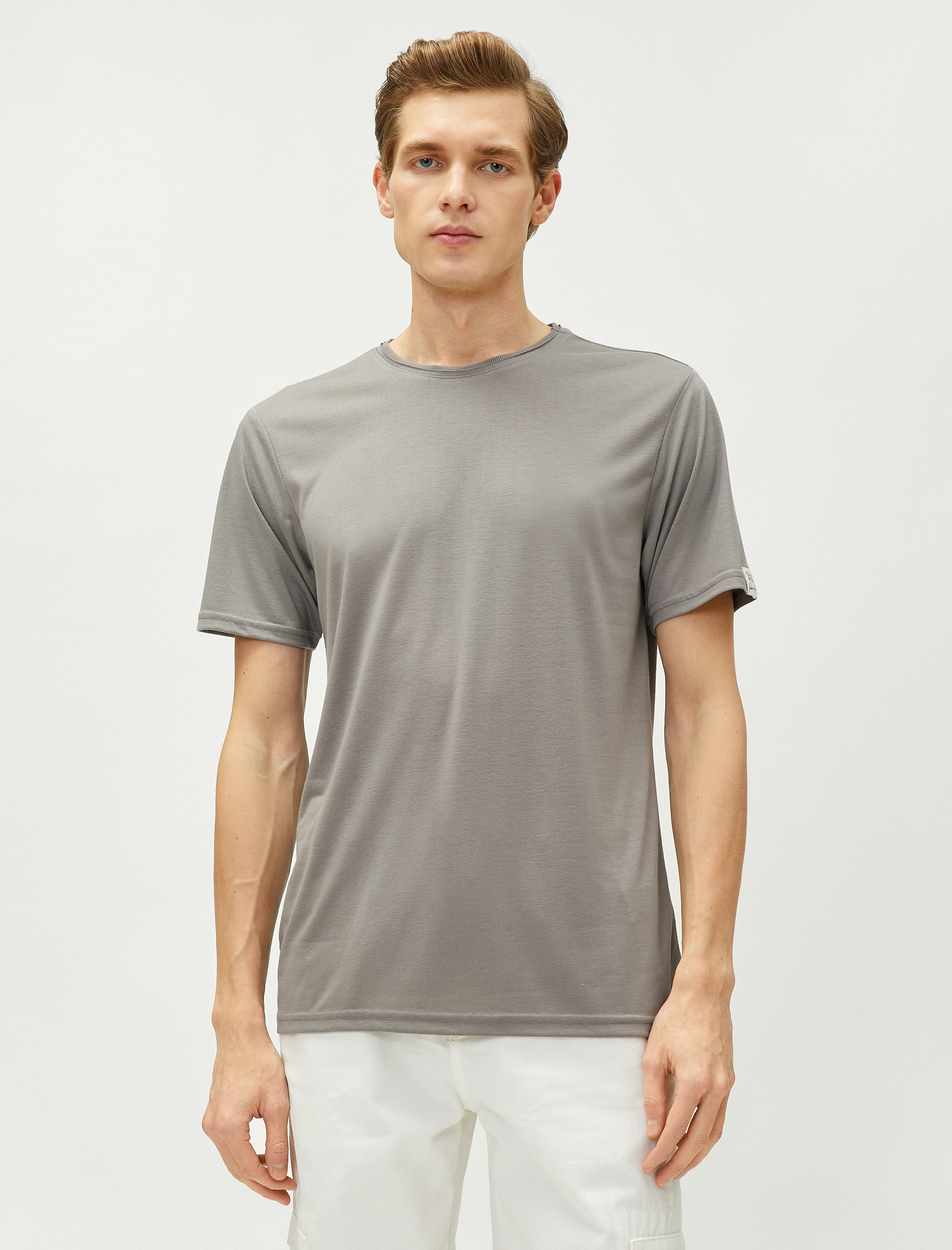   Basic Tişört Bisiklet Yaka Kısa Kollu Etiket Detaylı