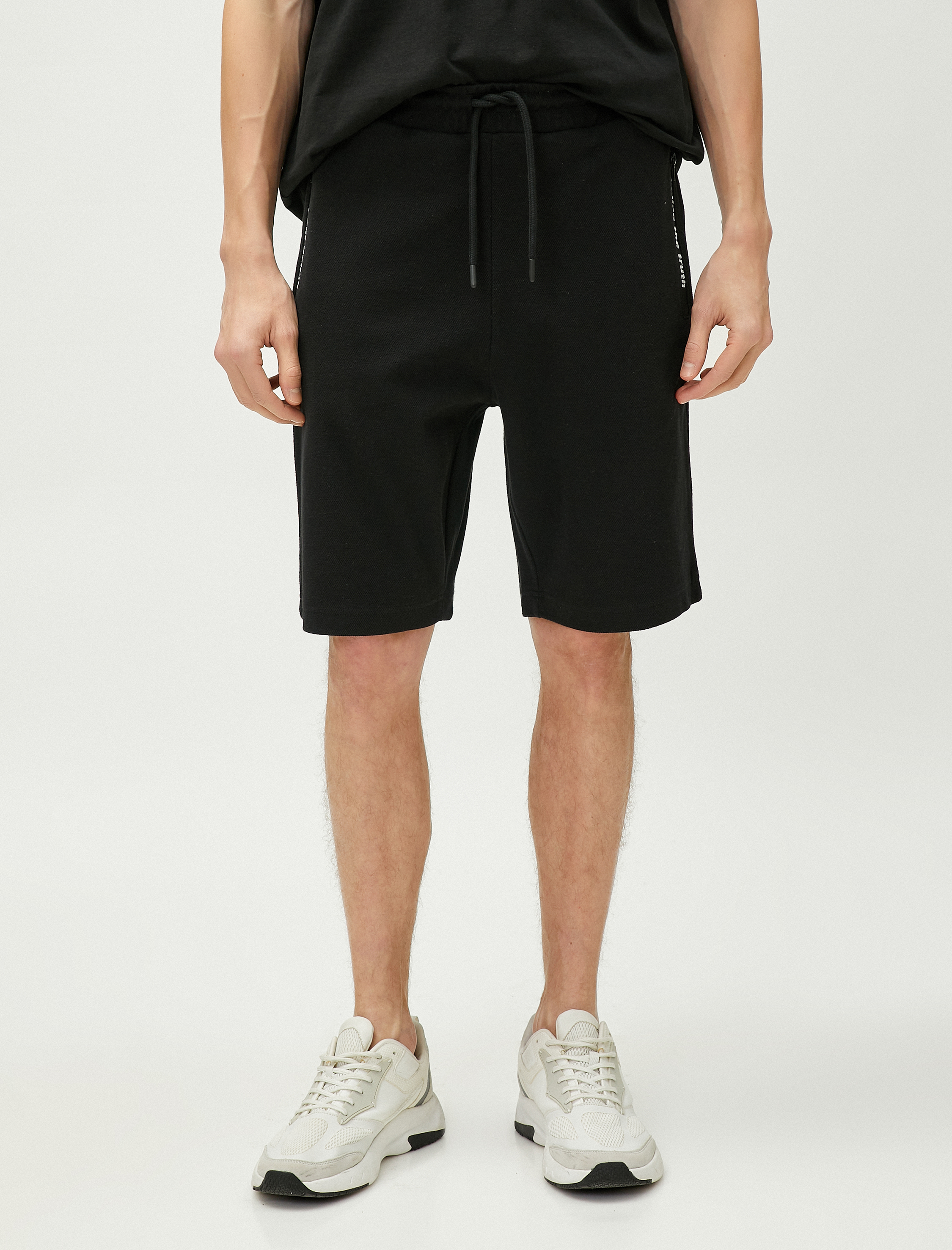   Fermuar Cepli Şort Slogan Detaylı Beli Bağcıklı Dar Kesim