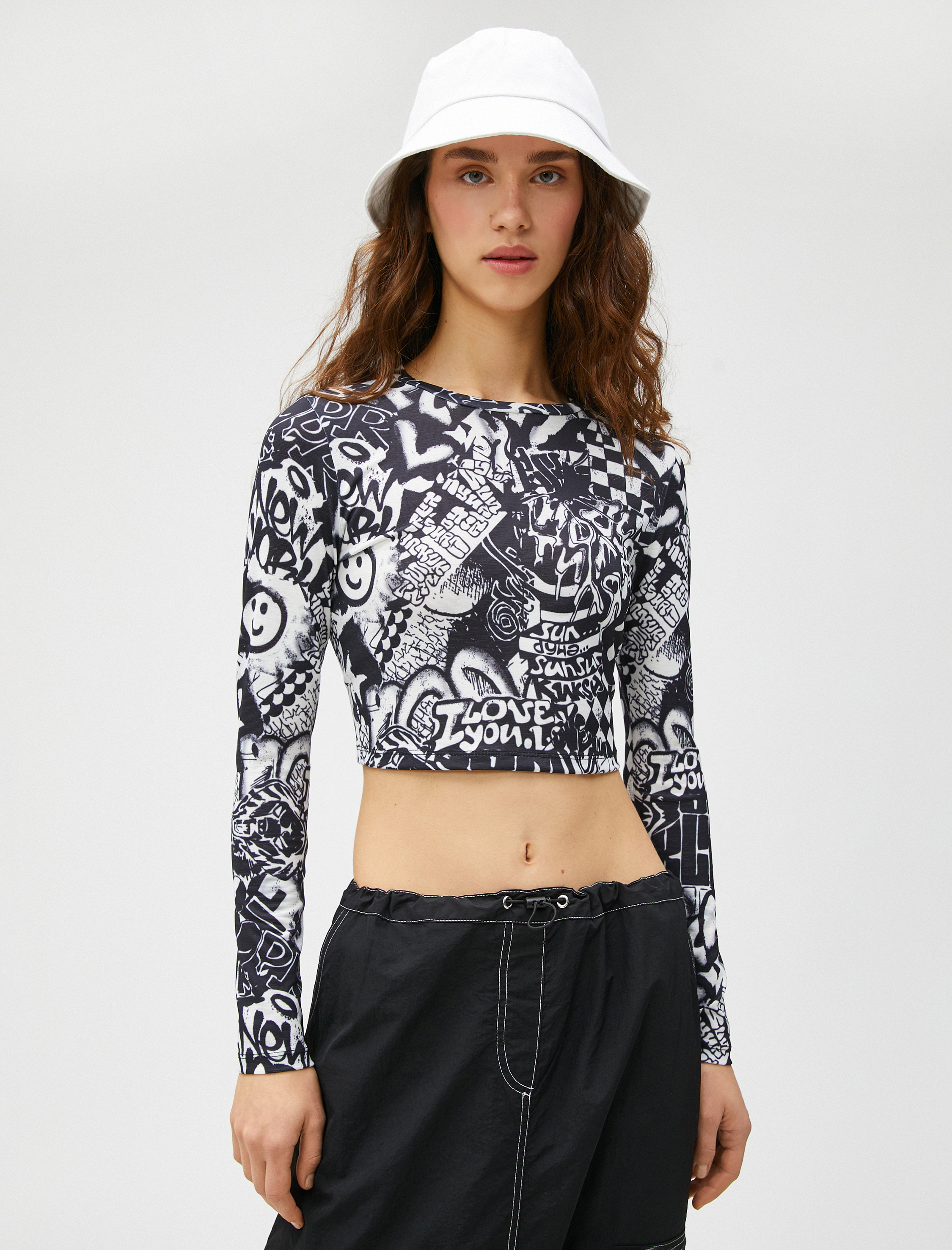   Crop Tişört Uzun Kollu Bisiklet Yaka Grafiti Desenli