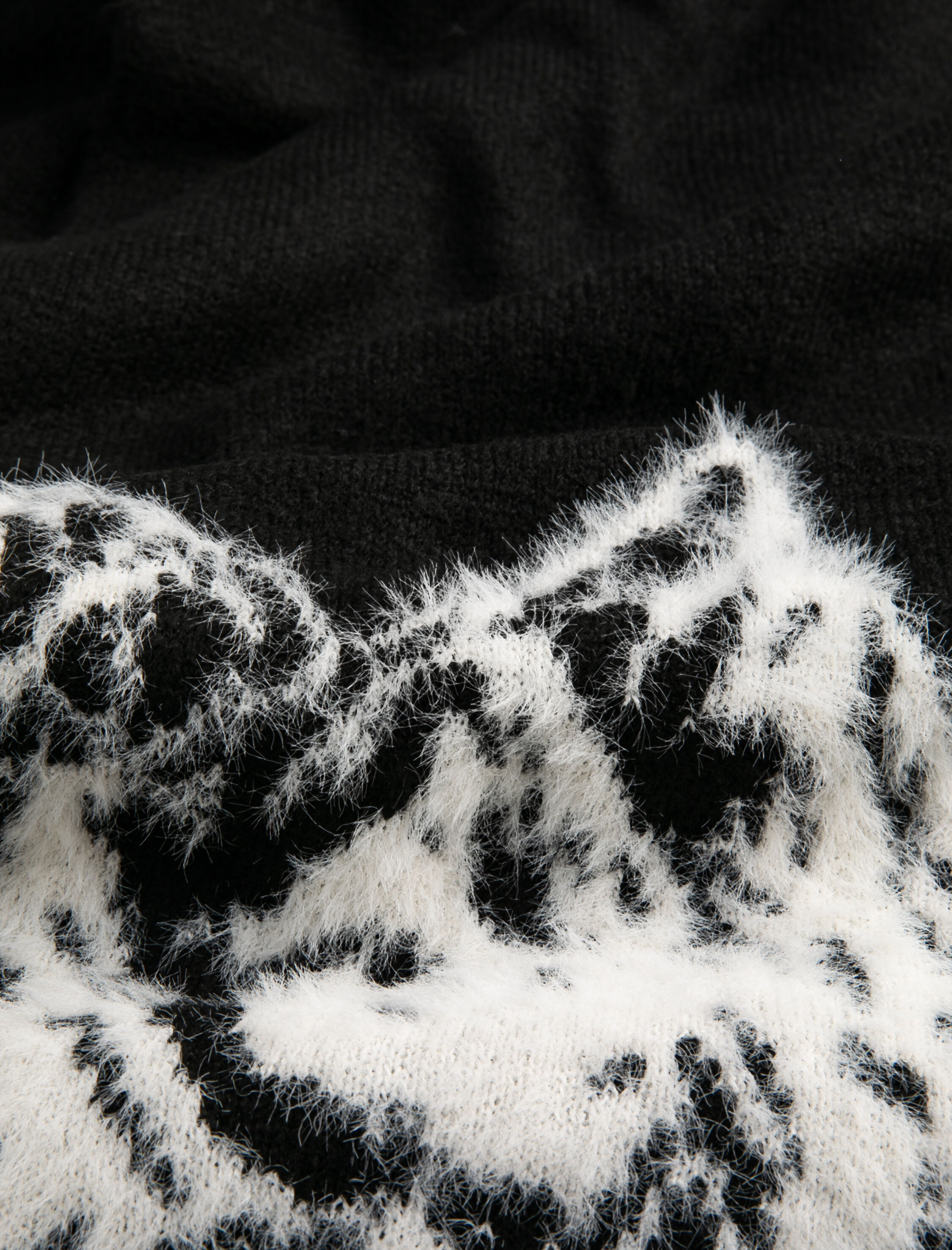  Kadın Koton X Şahika Ercümen - Doğa Temalı Triko Atkı