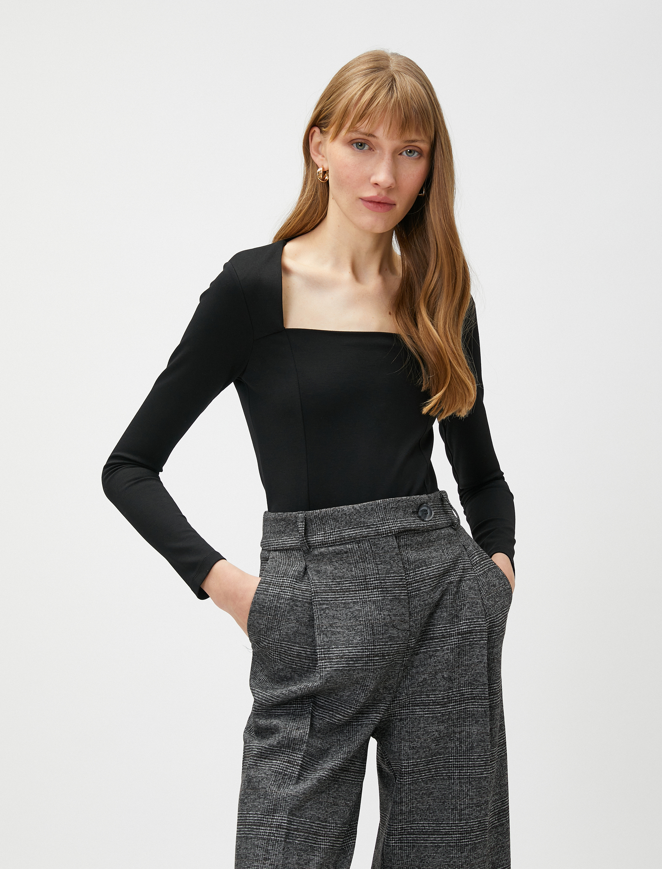   Kare Yaka Dikiş Detaylı Bluz