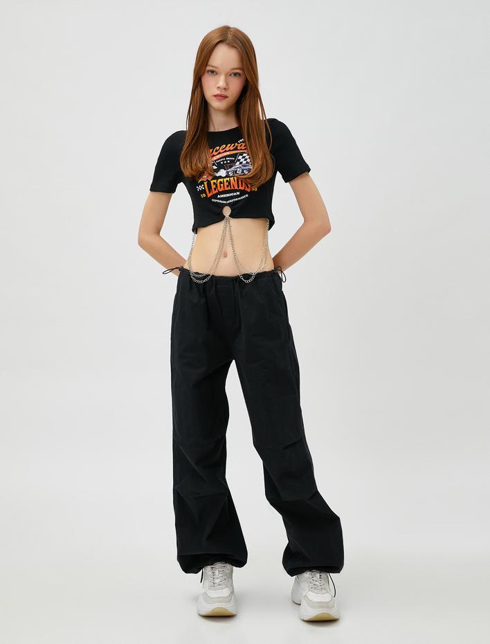  Crop Tişört Baskılı Zincir Detaylı Kısa Kollu Bisiklet Yaka