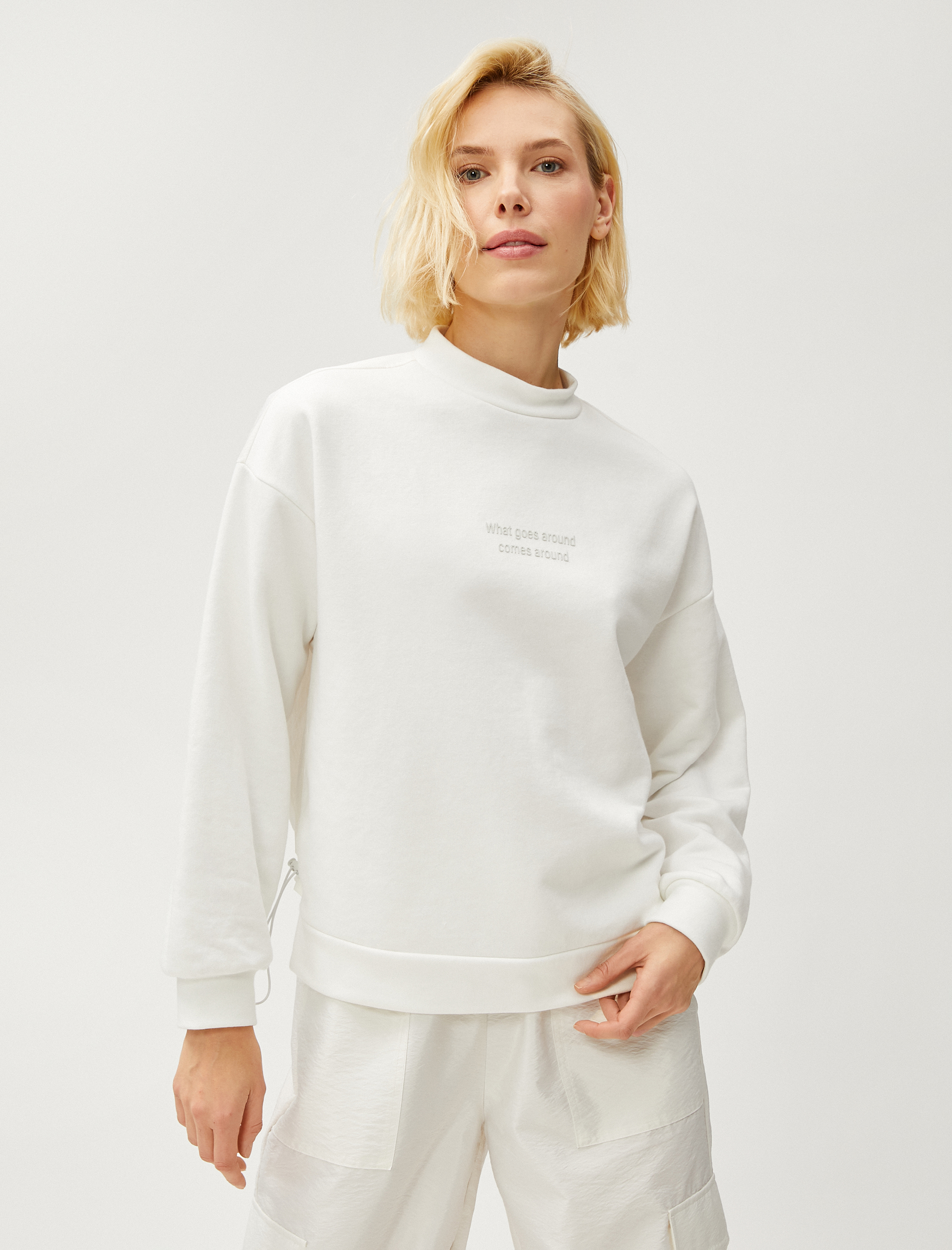   Sırt Detaylı Sweatshirt Yazı Nakışlı