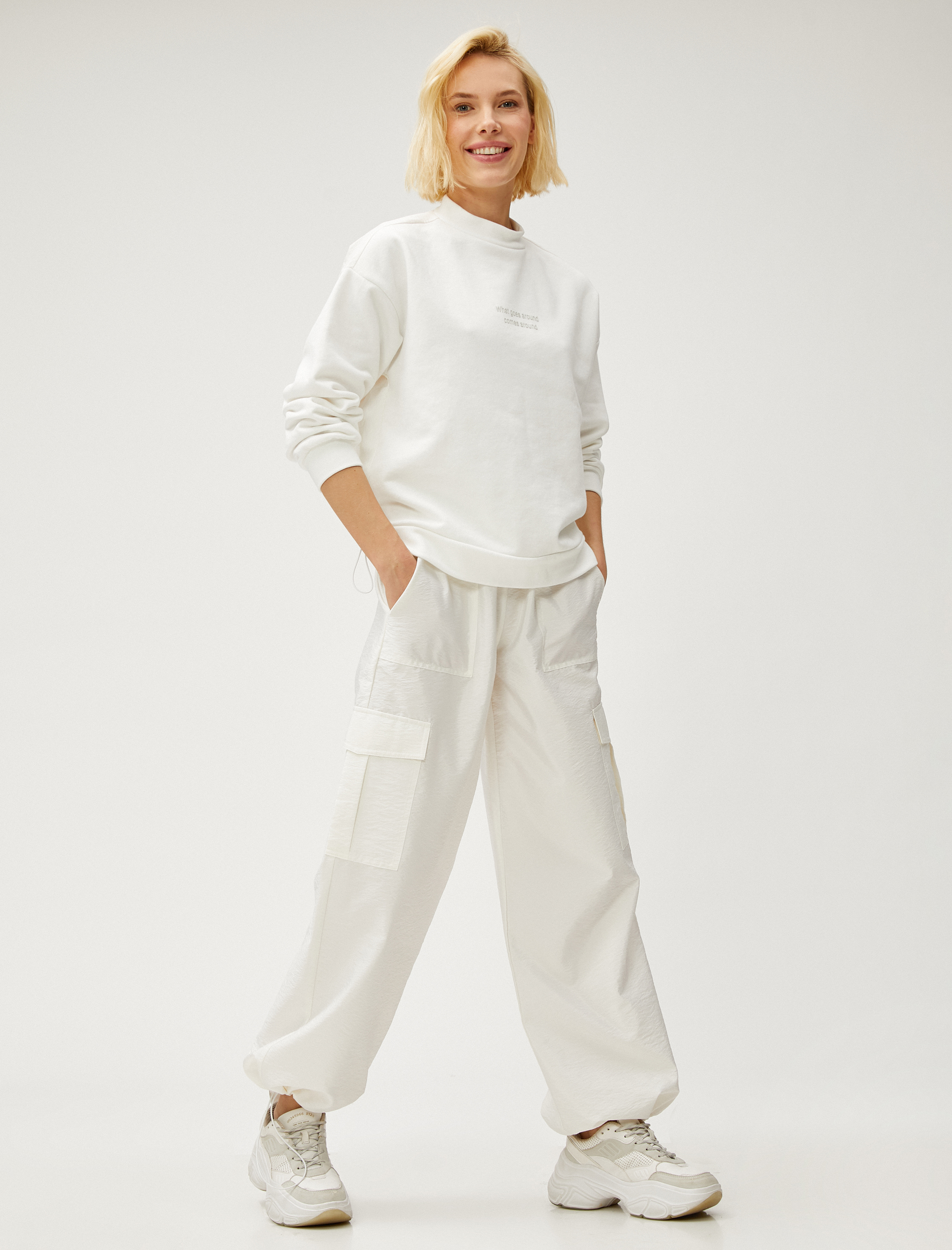   Sırt Detaylı Sweatshirt Yazı Nakışlı