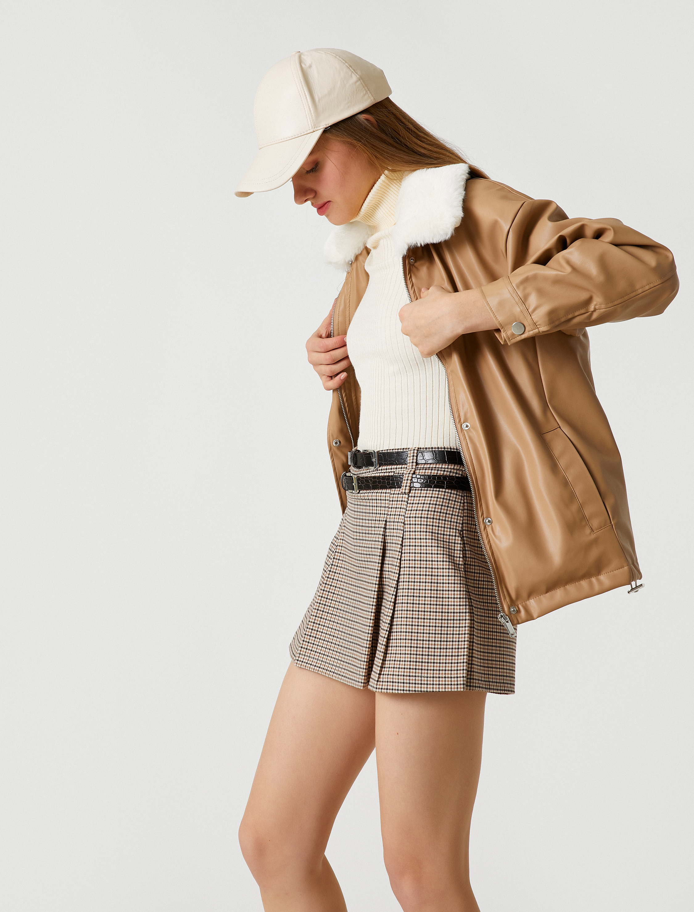   Deri Görünümlü Ceket Yakası Suni Kürklü Cep Detaylı