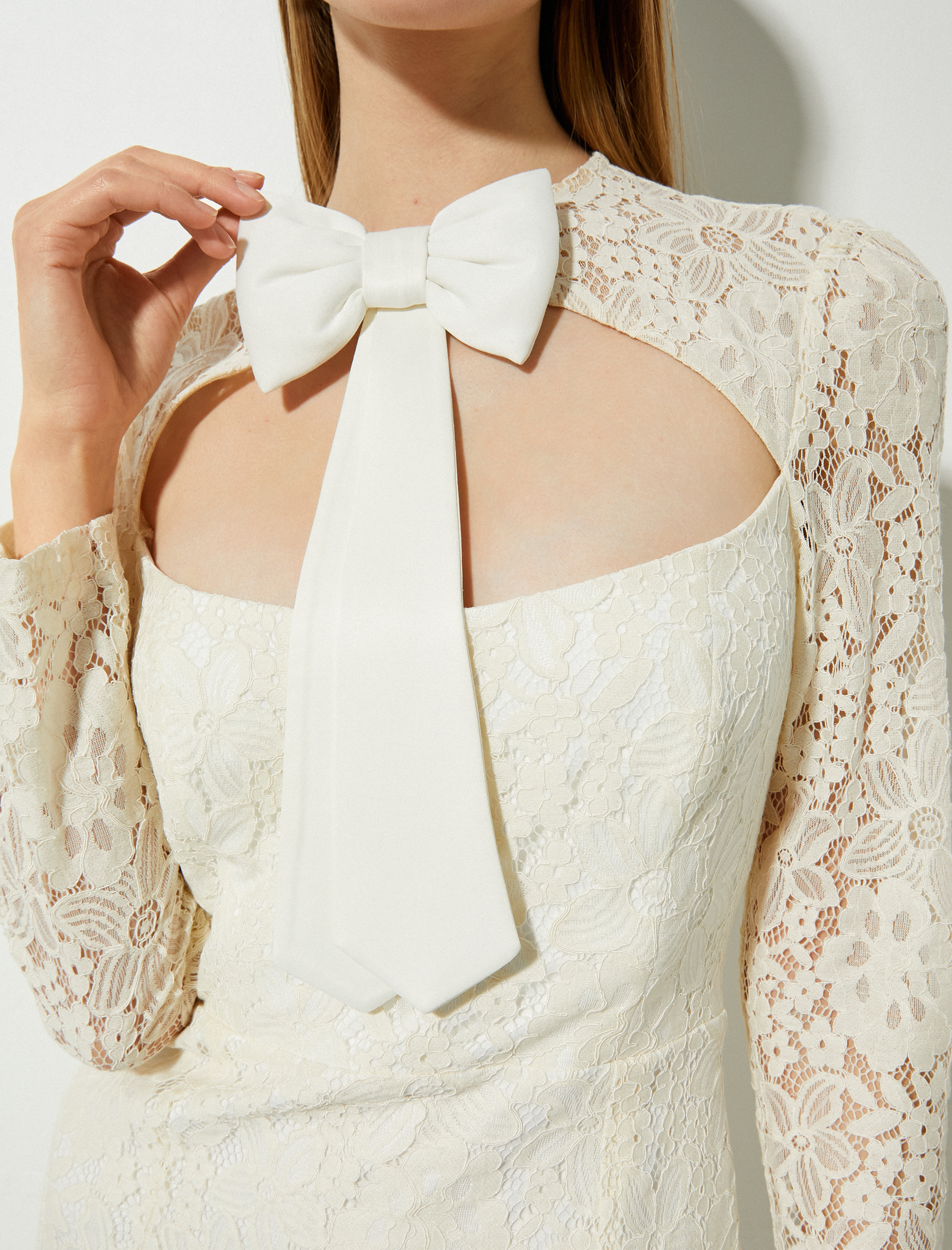 Koton Fiyonk Detaylı Dantelli Bridal Mini Elbise. 5