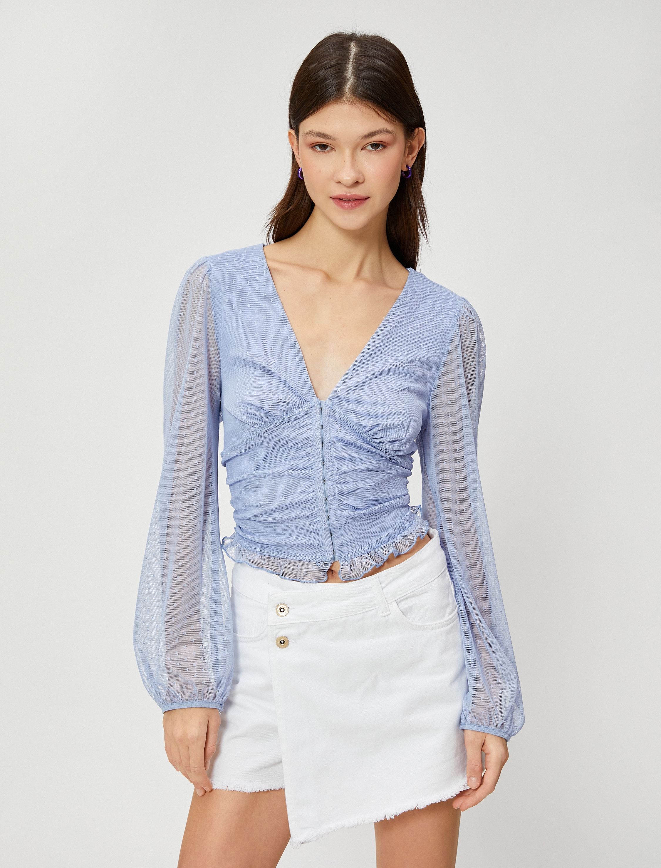   Uzun Kollu Bluz Tül V Yaka Kopça Detaylı