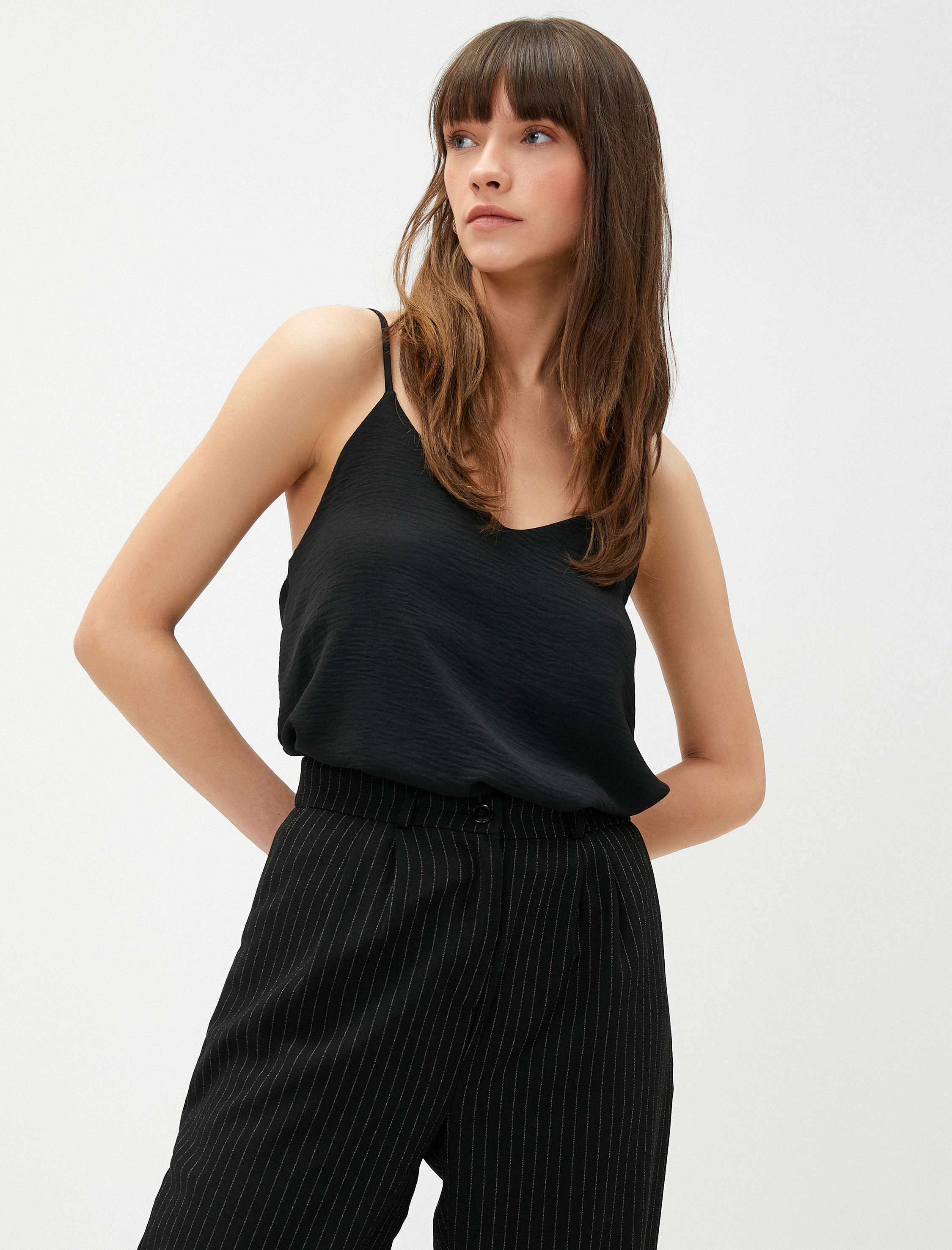   Saten Atlet V Yaka Askılı