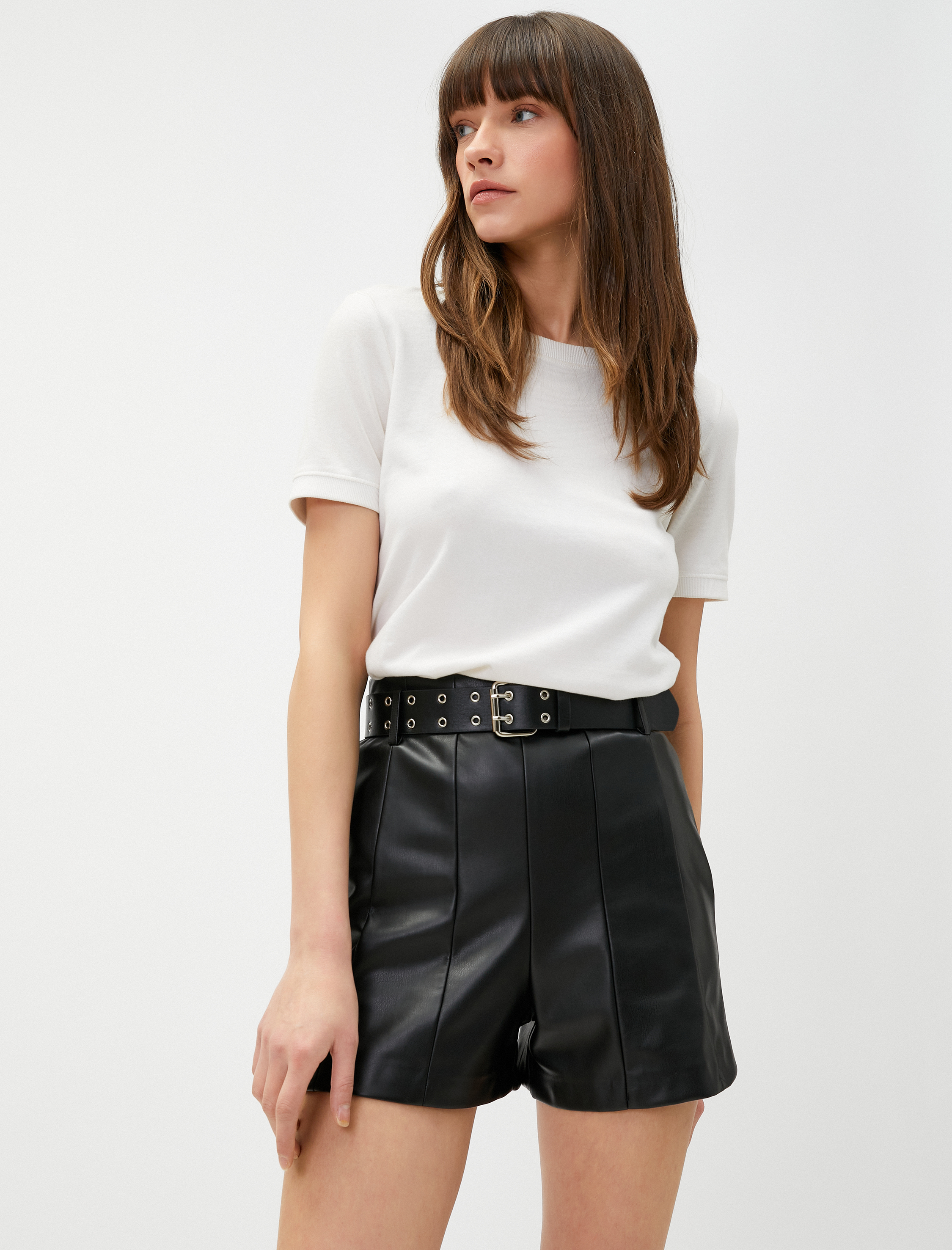   Suni Deri Şort Kemerli Dikiş Detaylı