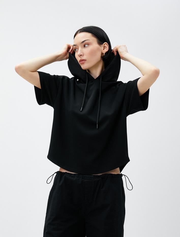  Kapüşonlu Kısa Kollu Basic Sweatshirt
