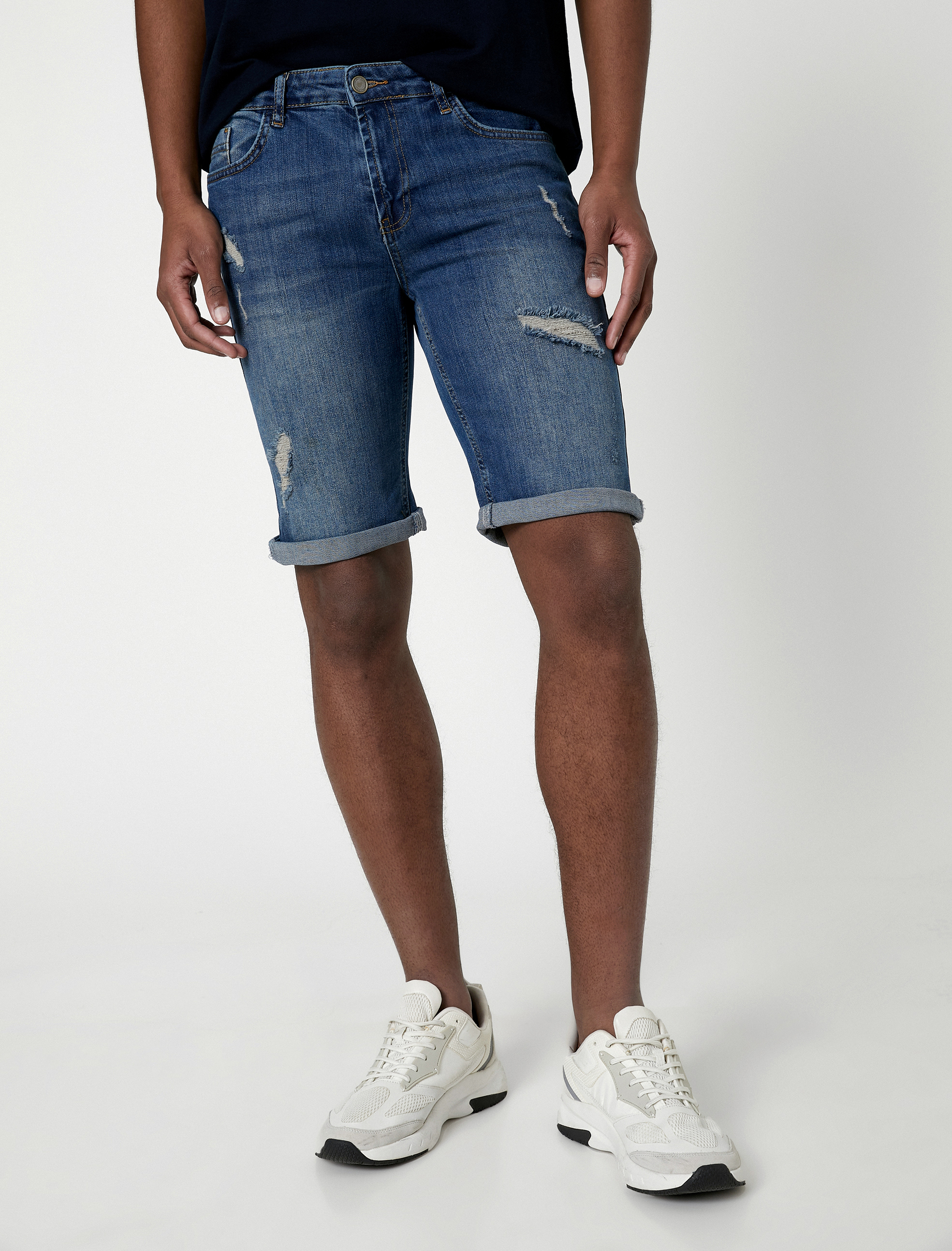   Yırtık Kot Şort Katlı Paça Detaylı Düğmeli