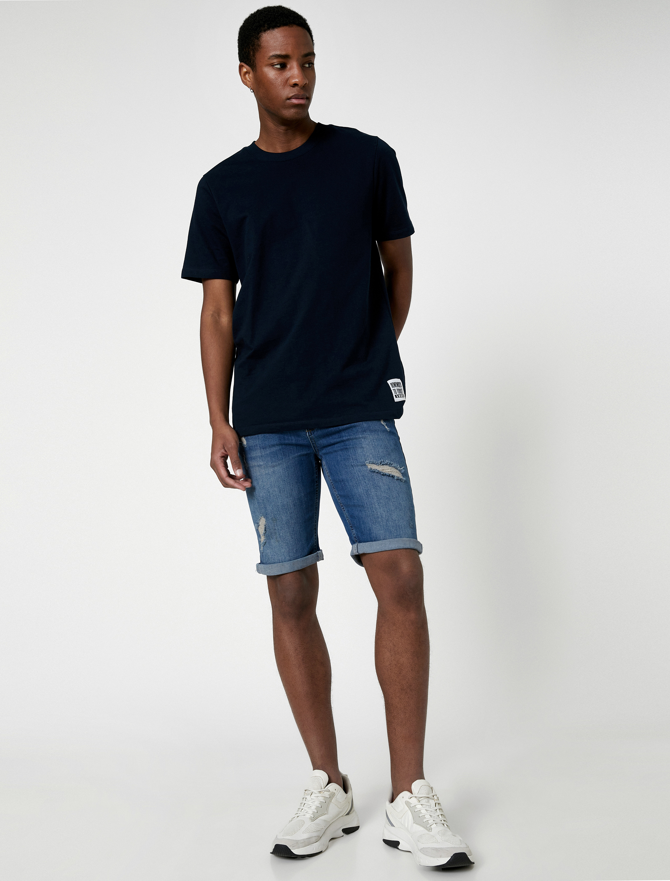   Yırtık Kot Şort Katlı Paça Detaylı Düğmeli