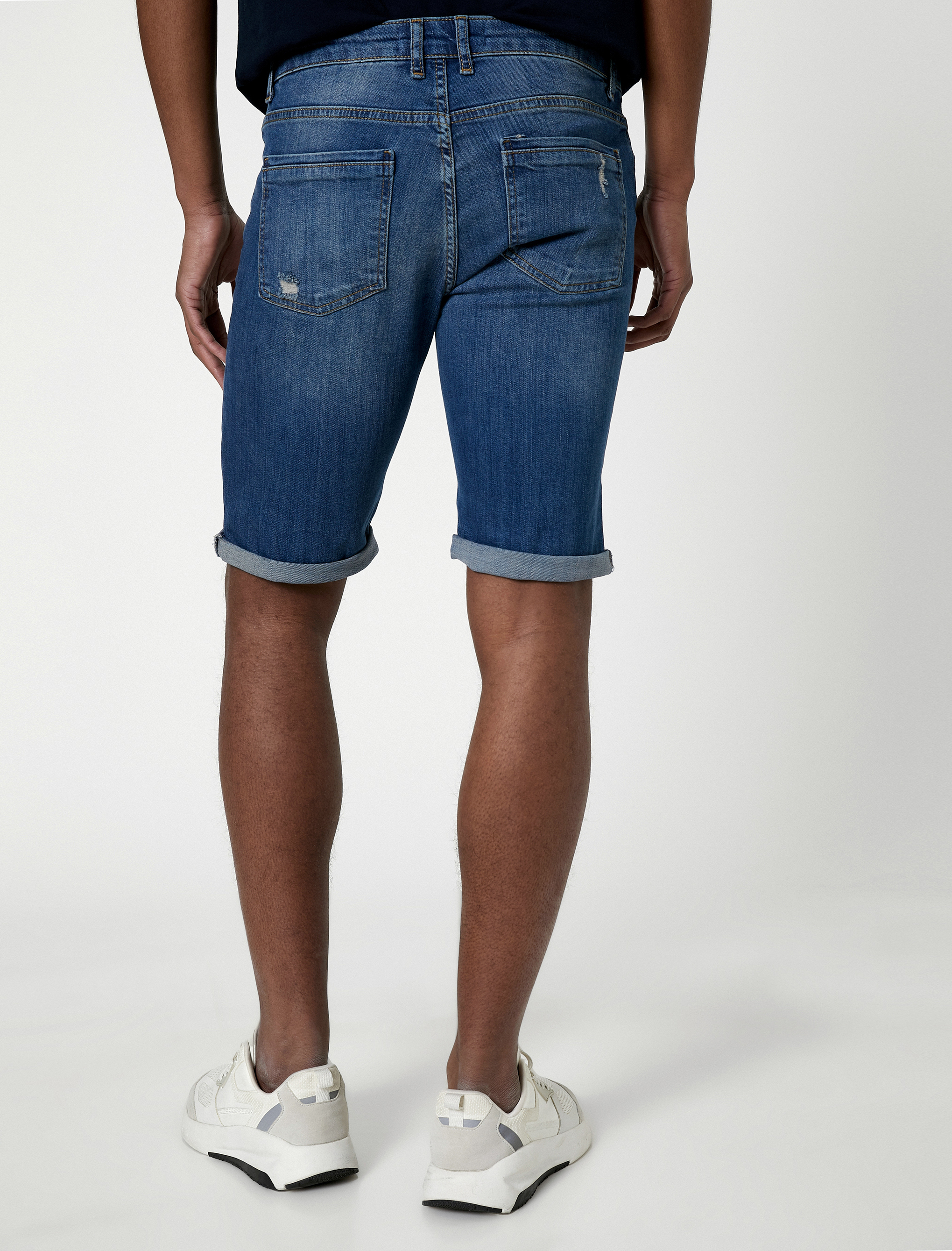   Yırtık Kot Şort Katlı Paça Detaylı Düğmeli