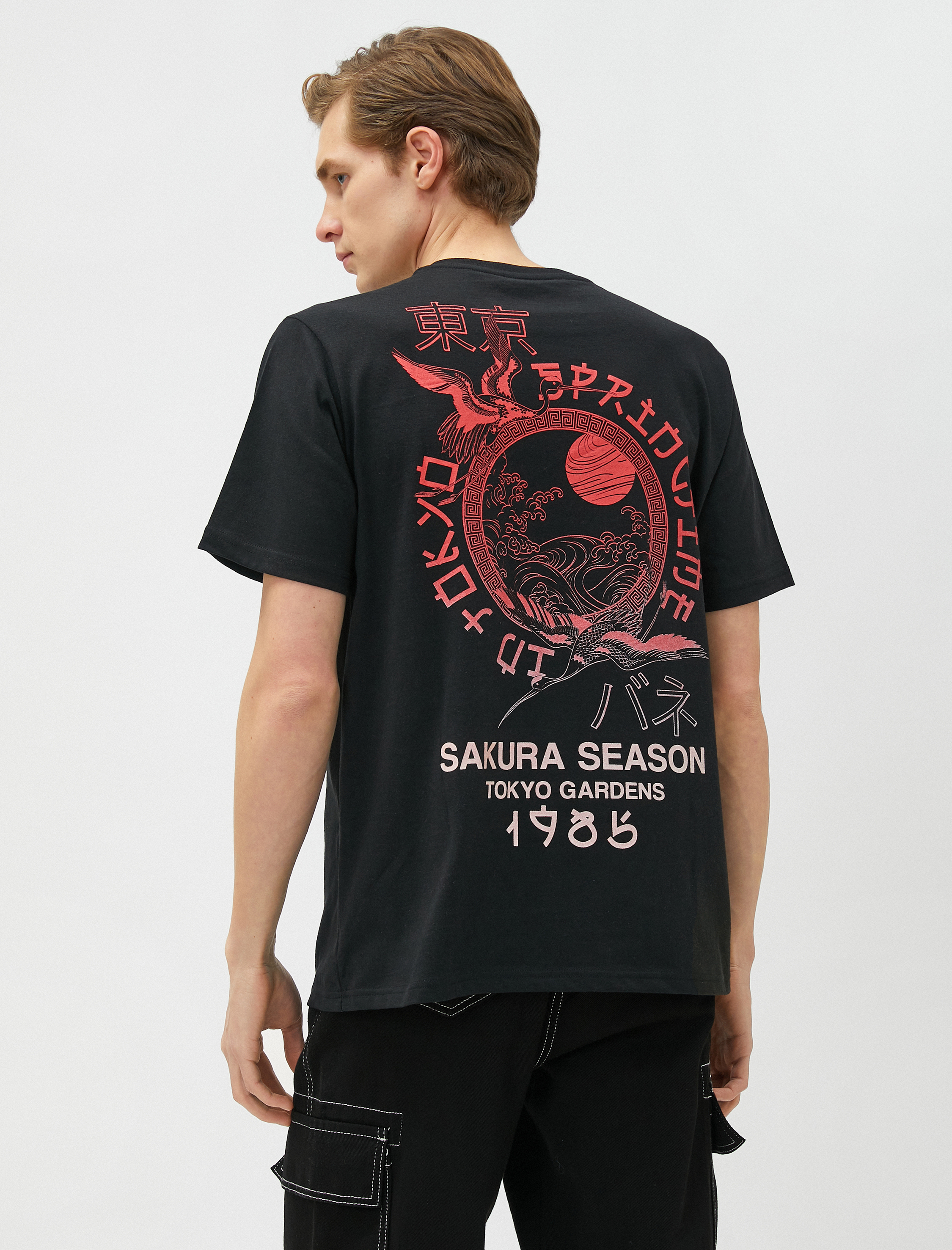   Uzakdoğu Baskılı Tişört Sırt Detaylı Bisiklet Yaka Kısa Kollu