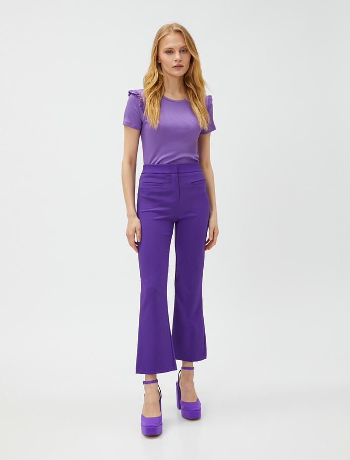  Omzu Fırfır Detaylı Tişört