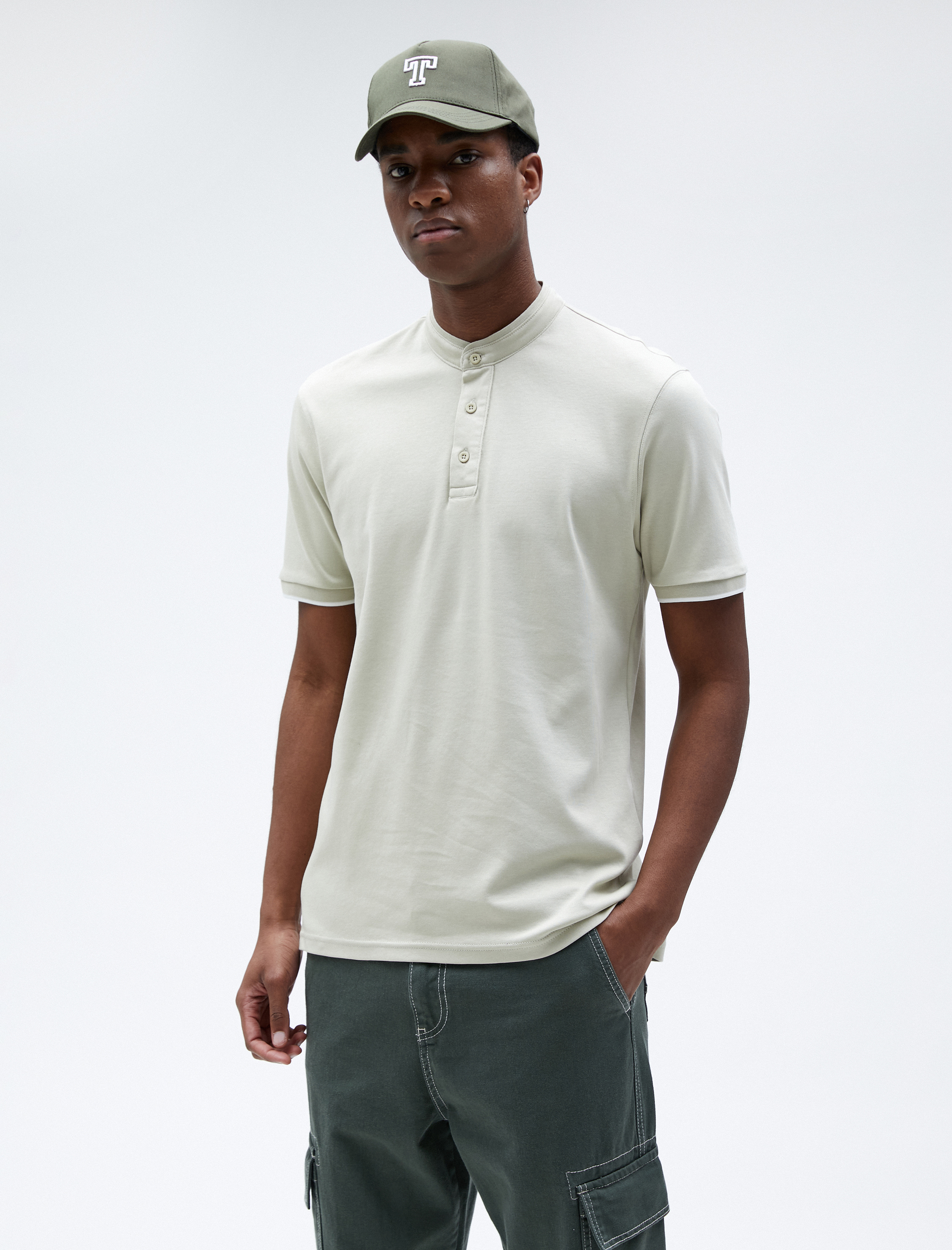   Hakim Yaka Tişört Dar Kesim Düğmeli Kısa Kollu Biyeli