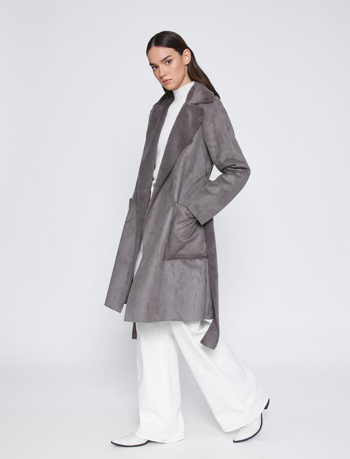  Süet Görünümlü Uzun Kaban Kuşaklı Ters Geniş Yaka Cepli