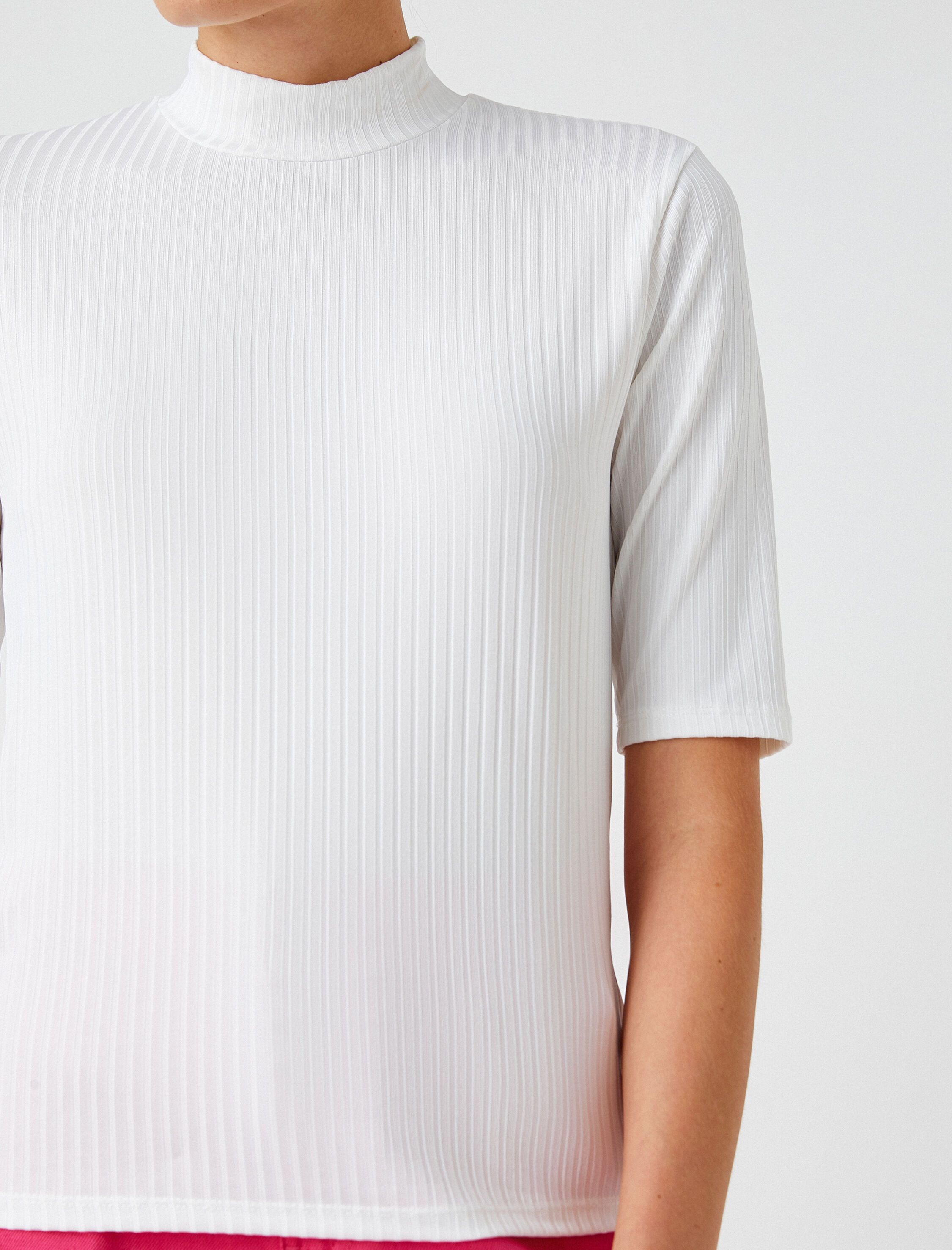   Dik Yaka Tişört Yarım Kollu