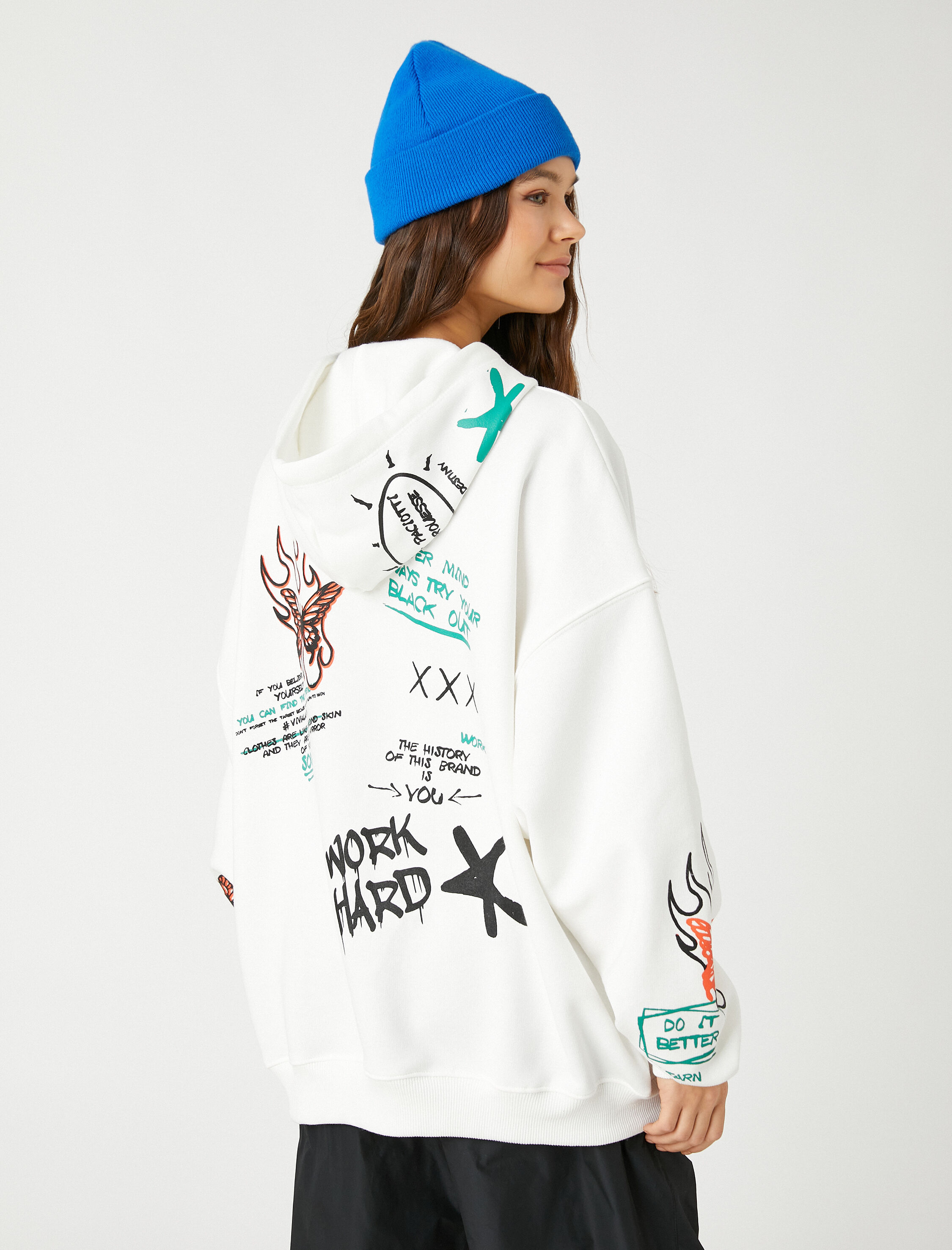   Kapüşonlu Sweatshirt Grafiti Baskılı Uzun Kollu İçi Polarlı