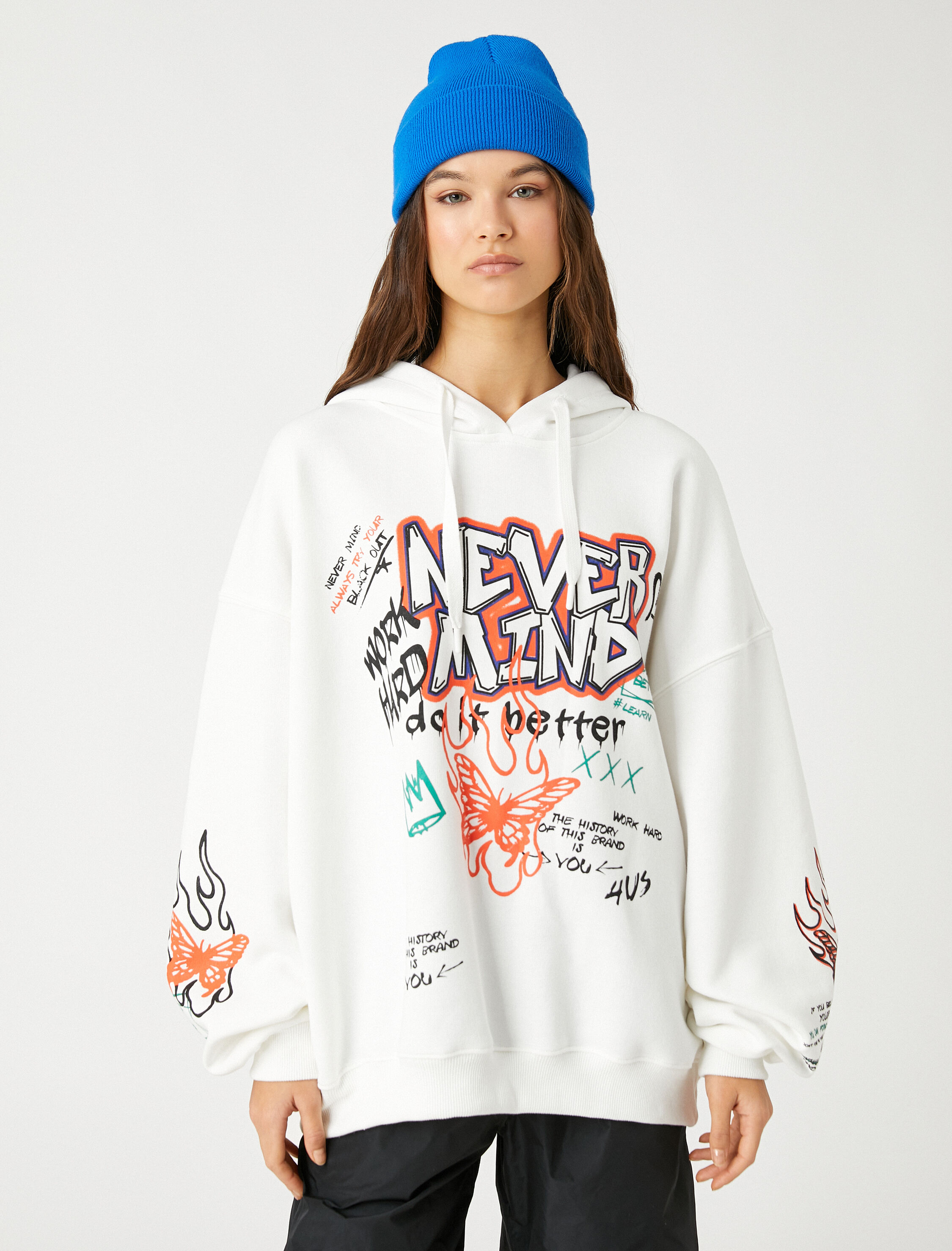   Kapüşonlu Sweatshirt Grafiti Baskılı Uzun Kollu İçi Polarlı