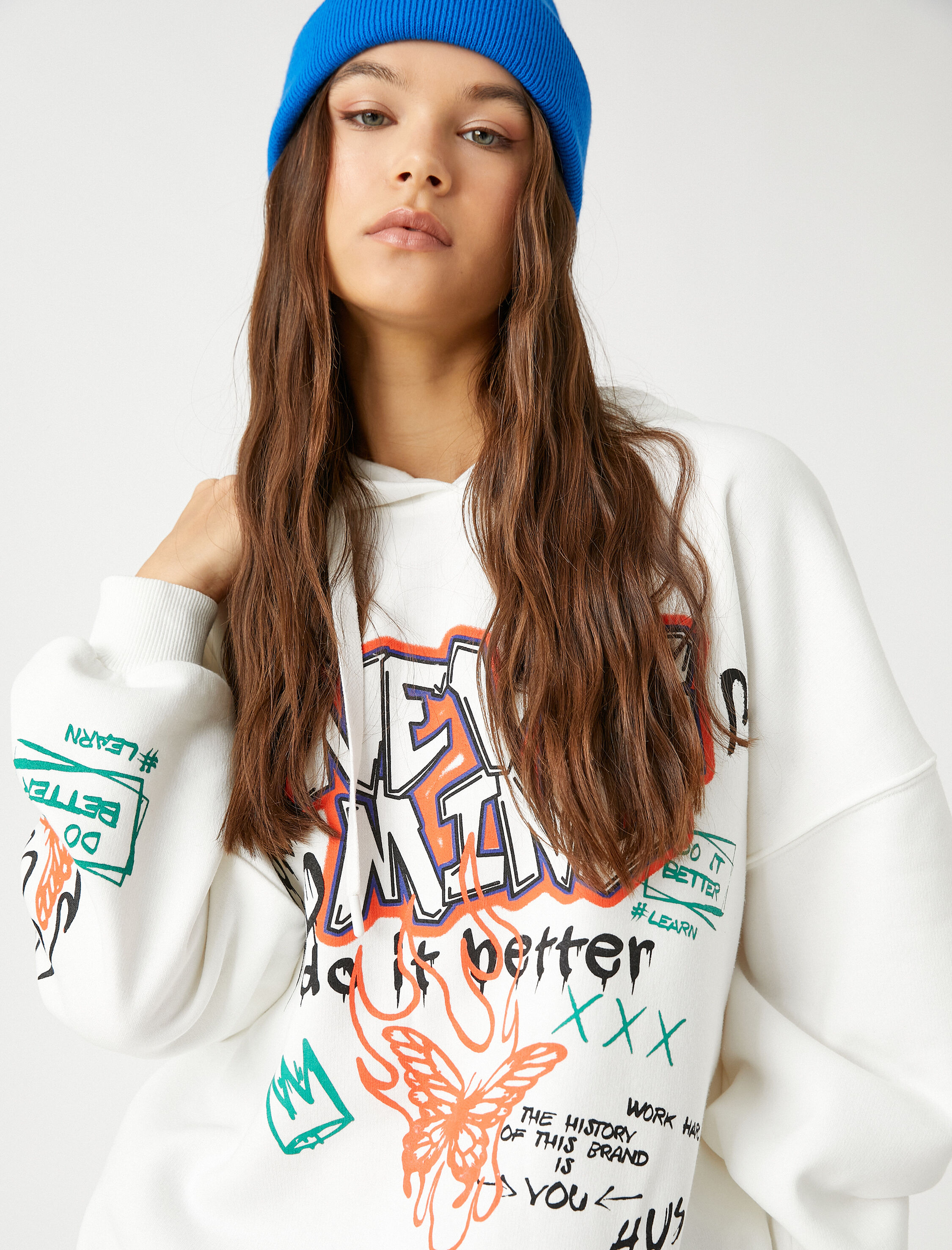   Kapüşonlu Sweatshirt Grafiti Baskılı Uzun Kollu İçi Polarlı