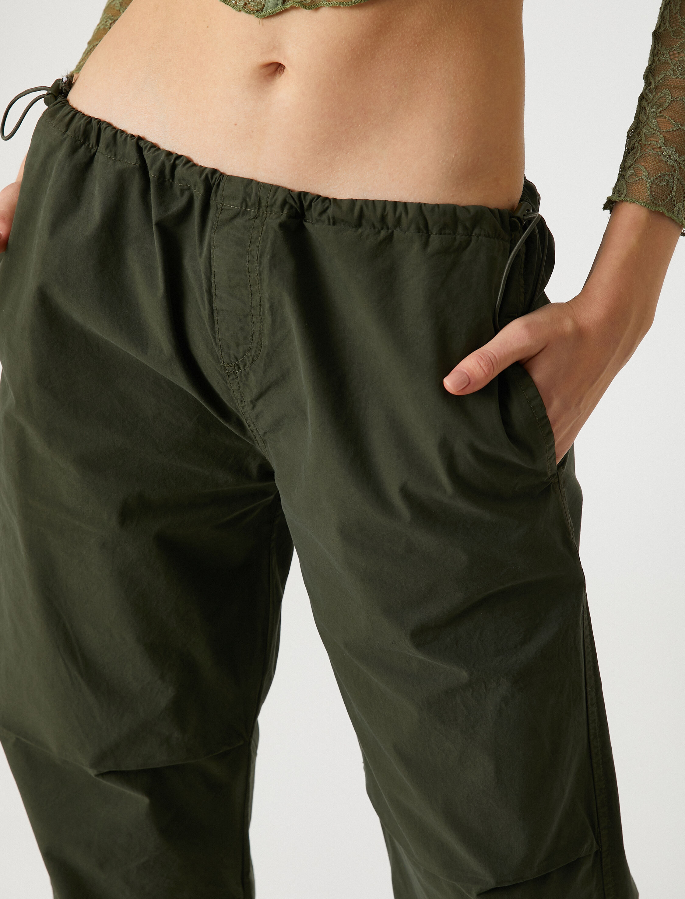   Paraşüt Pantolon Cep Detaylı Beli ve Paçası Lastikli