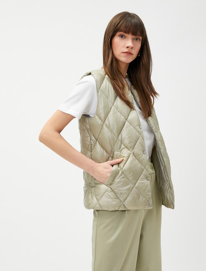  Kapitone Yelek Yuvarlak Yaka Çıtçıtlı